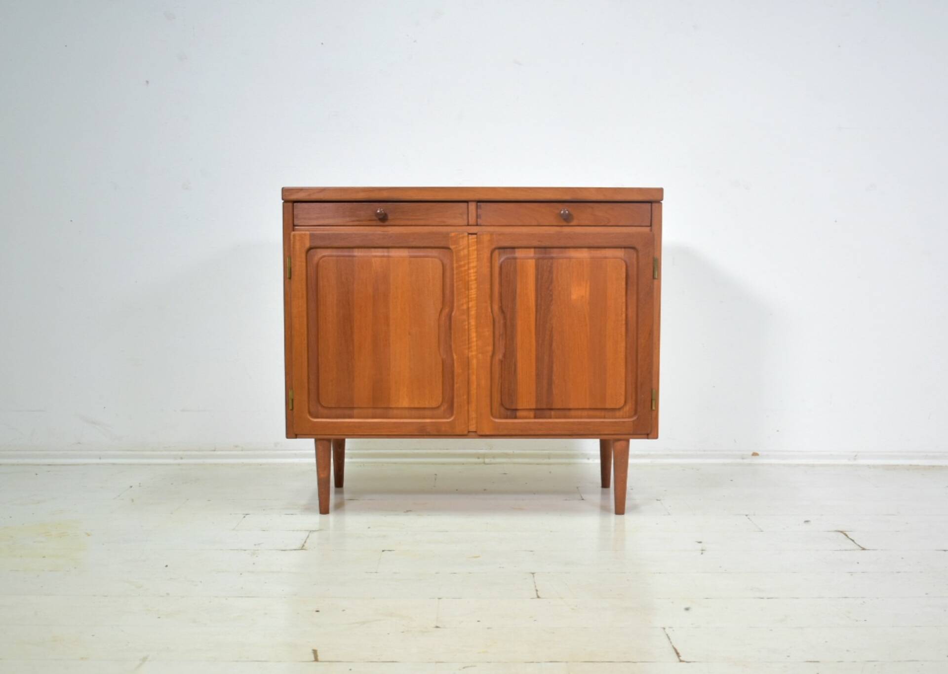 Buffet scandinave en teck massif des années 1960