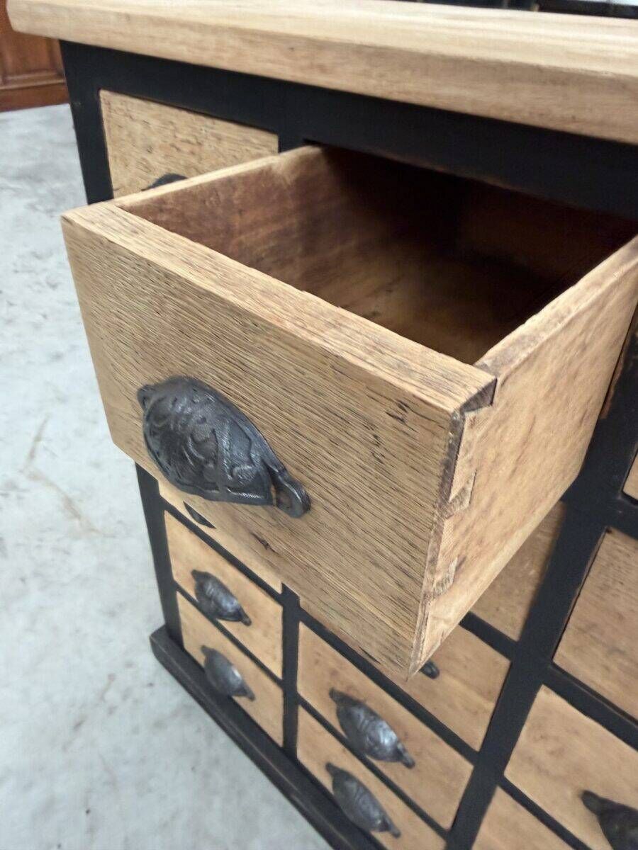 Workshop furniture with 20 drawers