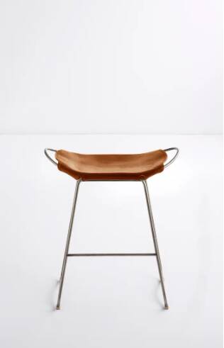 Contemporary bar stool in silver metal and natural tobacco leather.