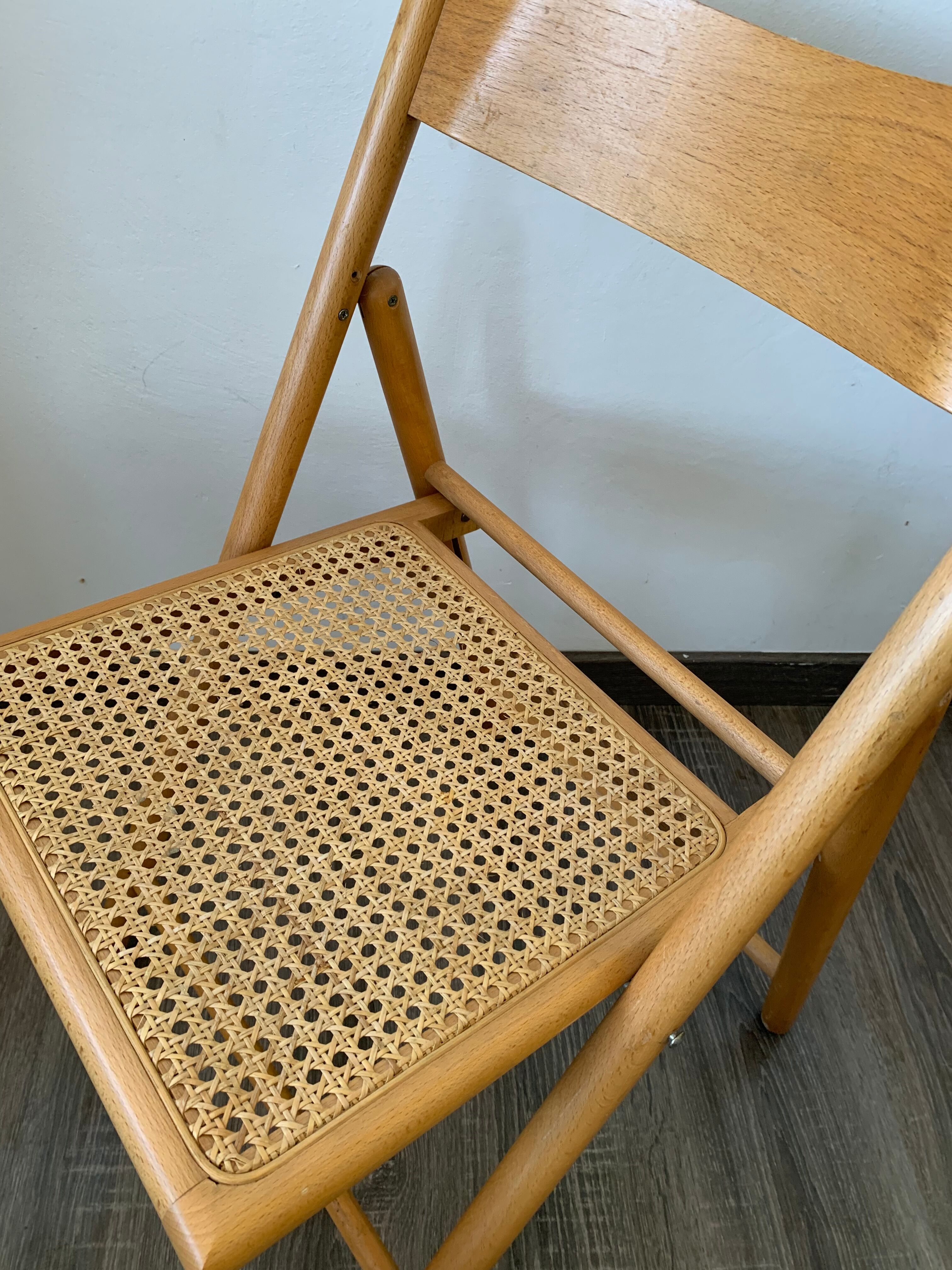 Folding cannee chair