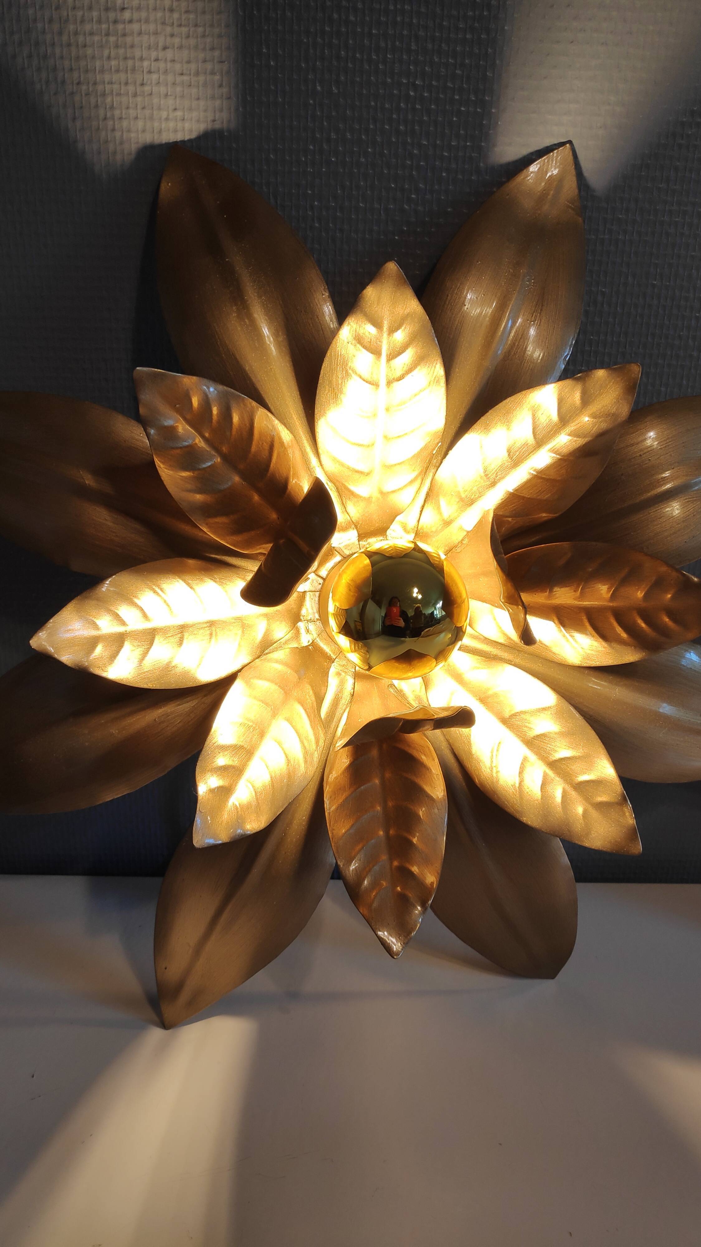 Wall light gold metal sheets