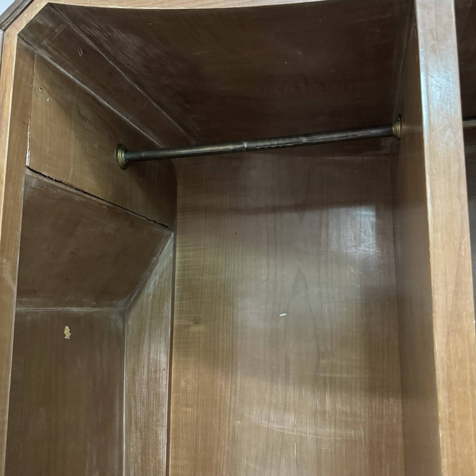 Cubist Art Deco wardrobe in burl 1940s modernist design
