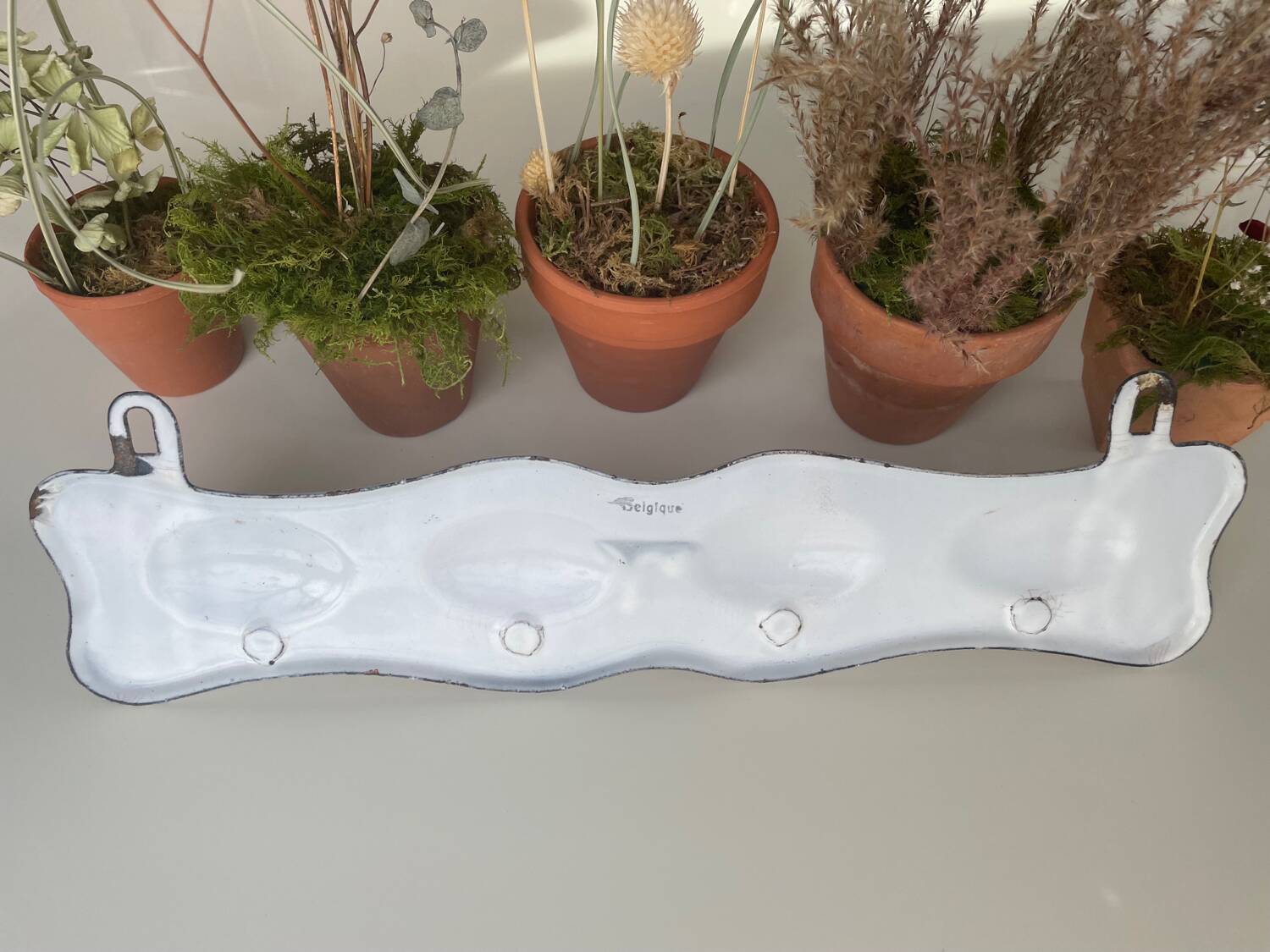 Enamelled sheet metal with inscriptions and hooks