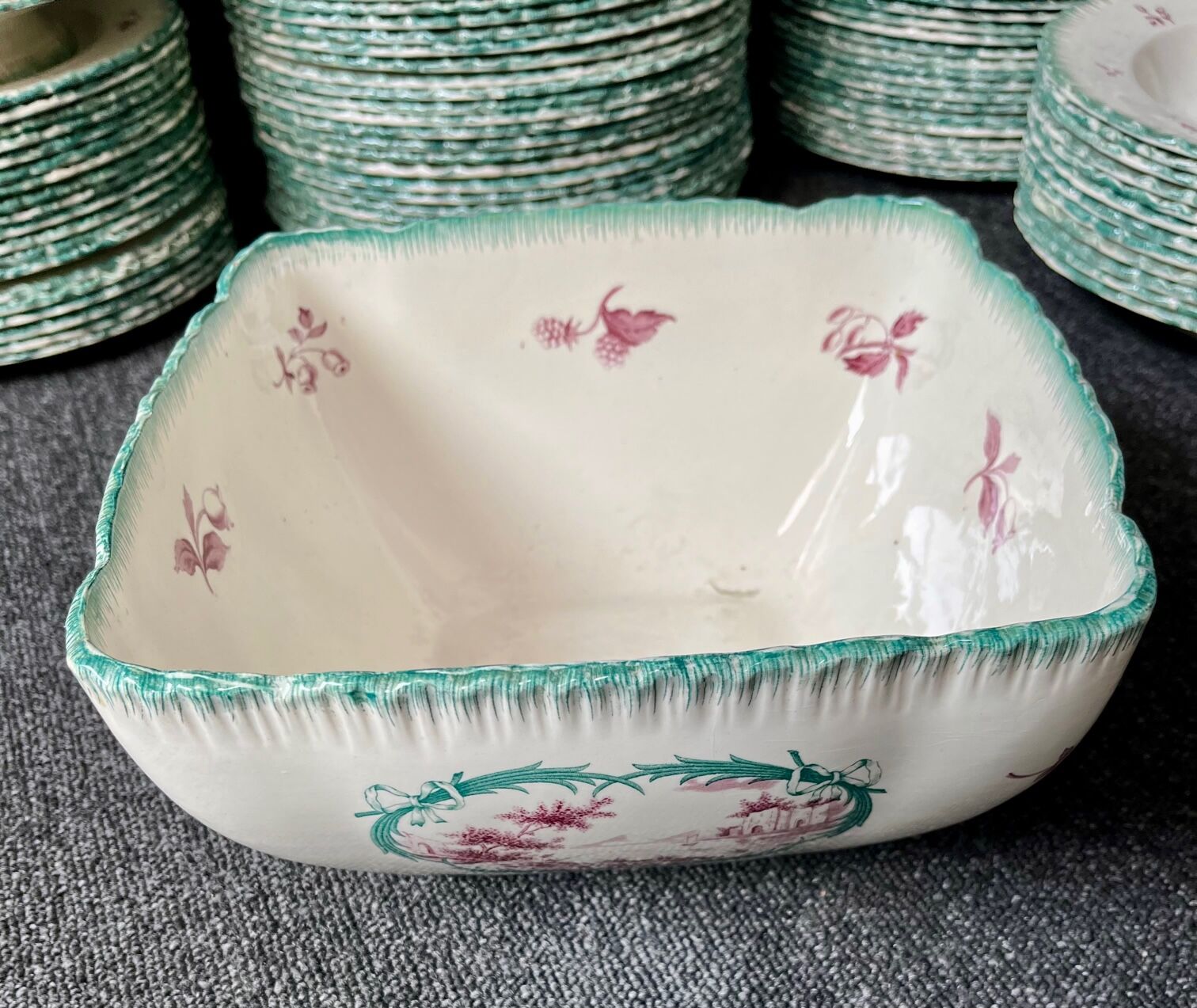 Saladier - service penthièvre en terre de fer de chez wedgwood