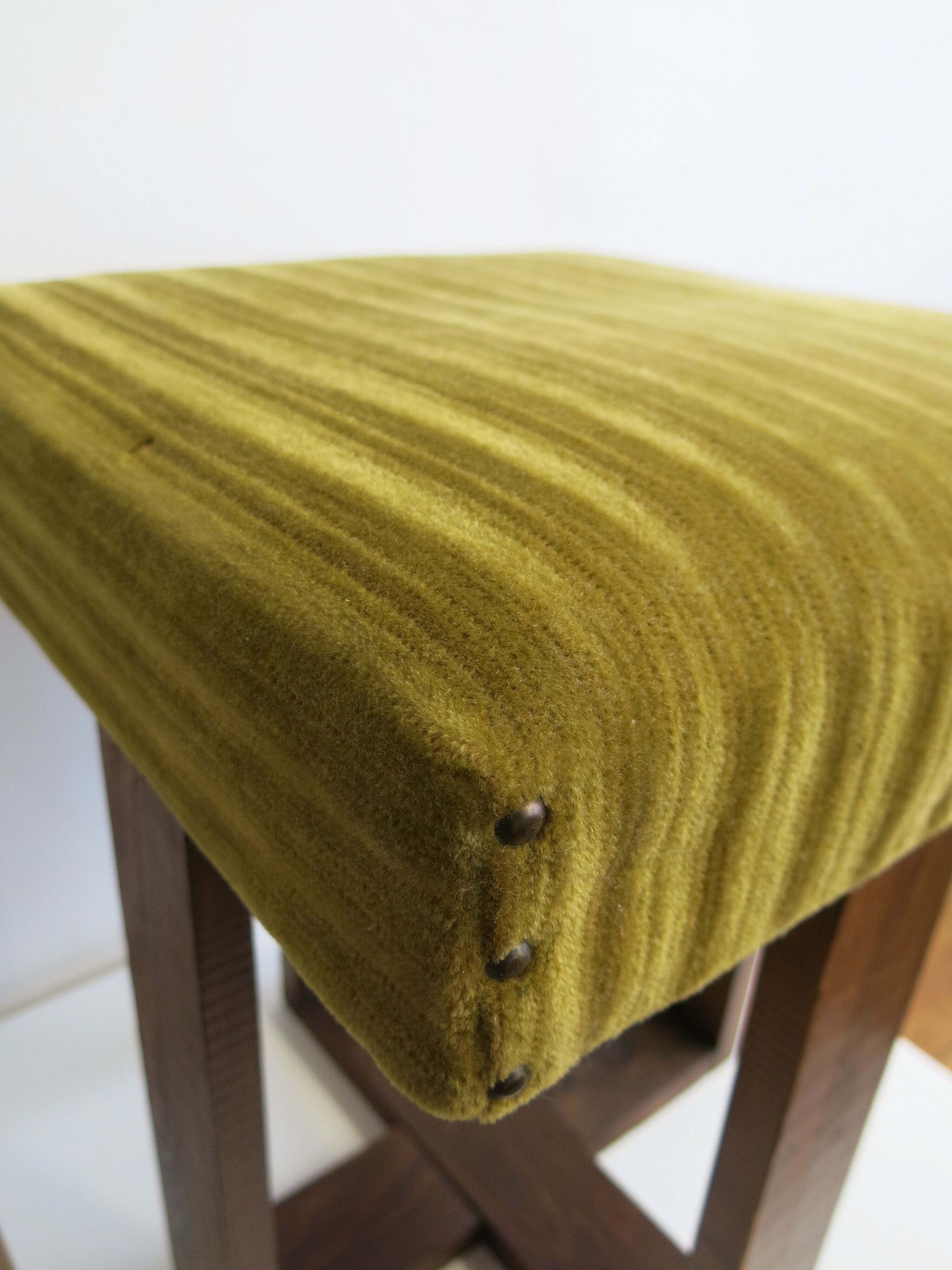 Rest - art deco foot in green velvet and solid wood