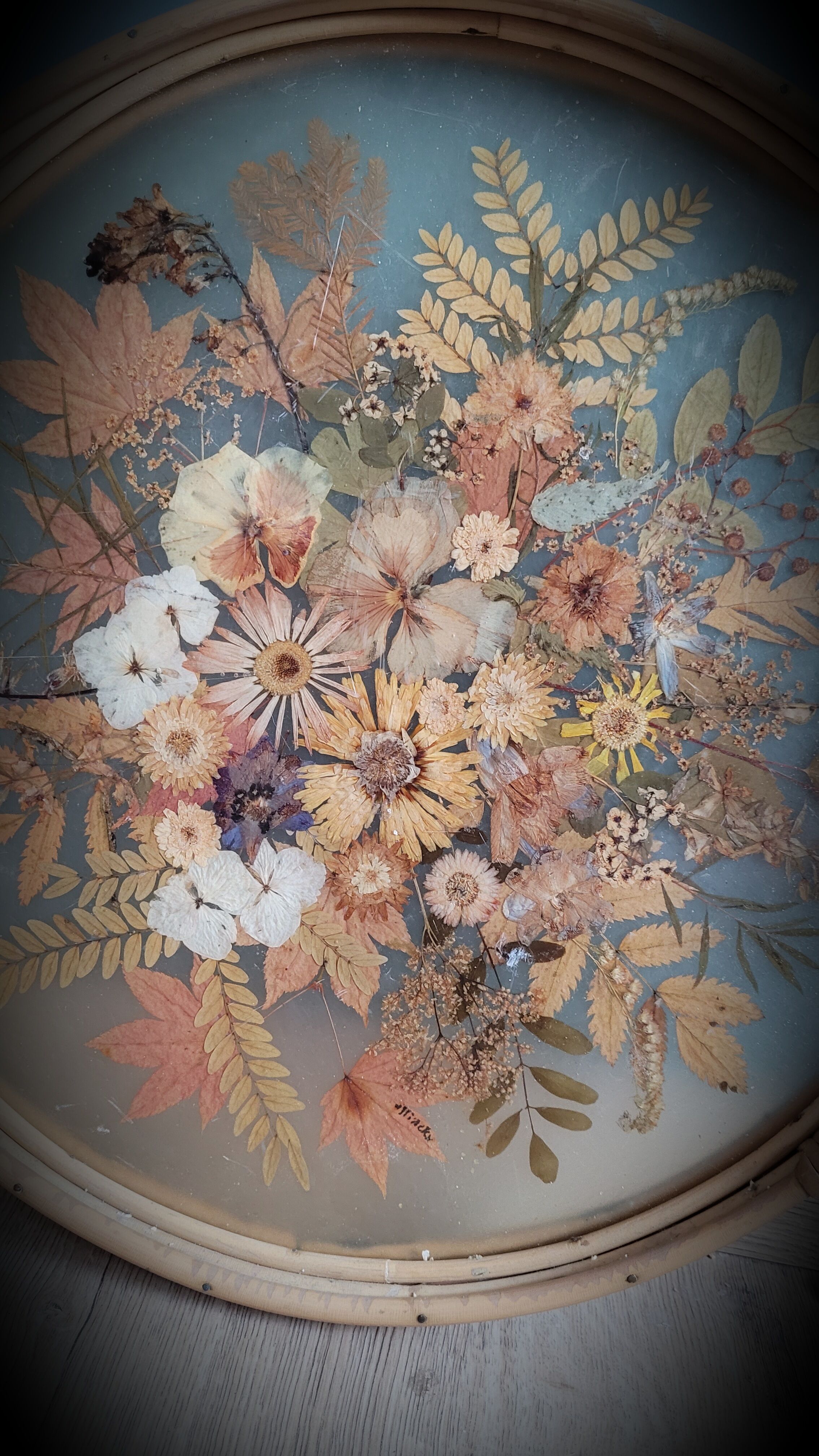 Rattan tray dried flowers