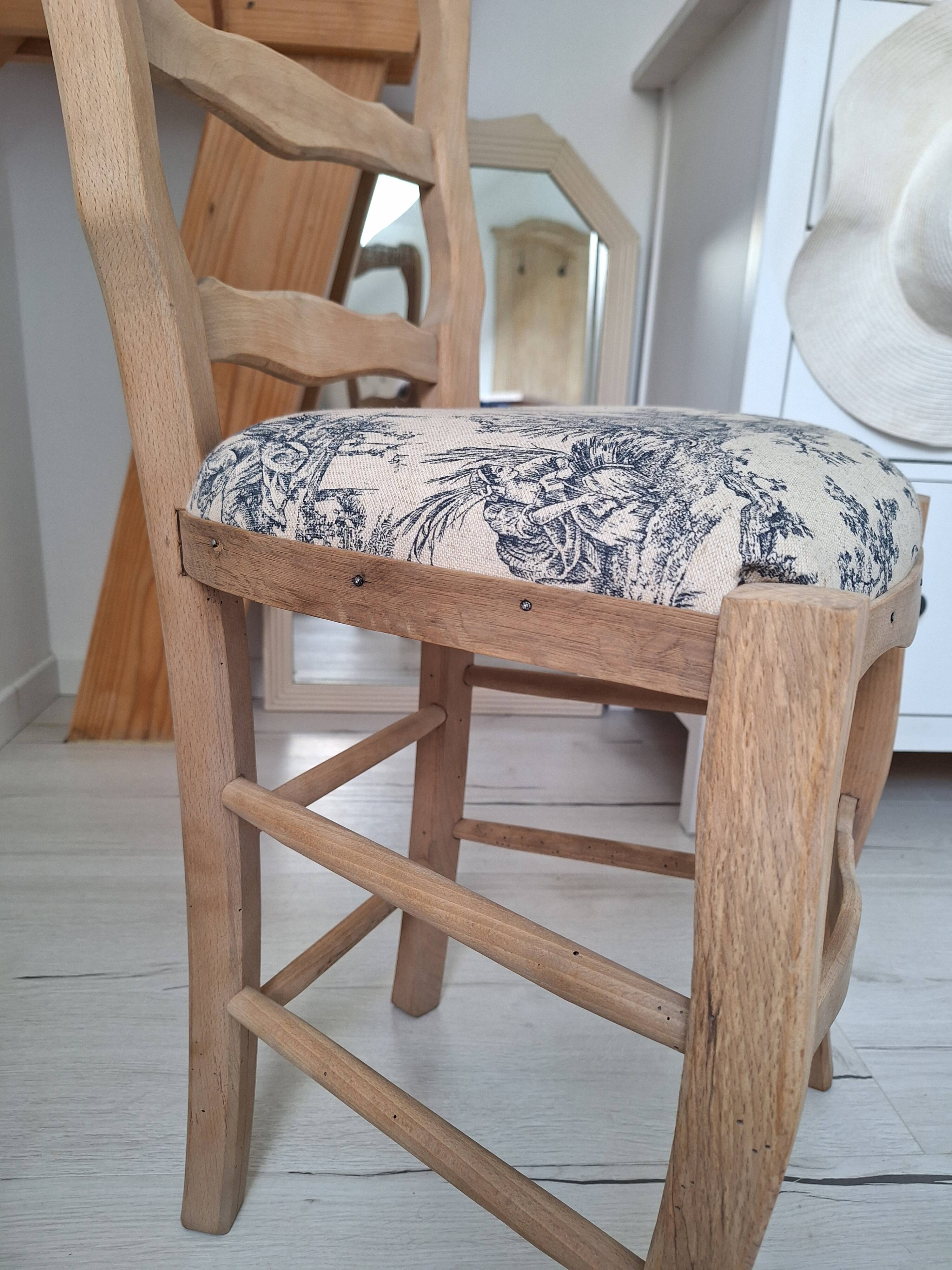 Country chair in blue toile de Jouy