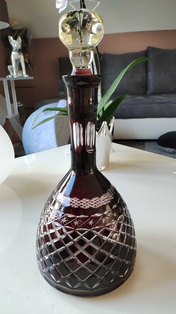 Carafe en cristal de Bohème finement ciselée