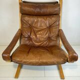 Beautiful vintage Westnofa chair model Siesta by Ingmar Relling. Leather Siësta chair. Nice patina.