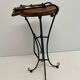 Paire de tabourets de bar vintage en bois et fer forgé avec assises cannées