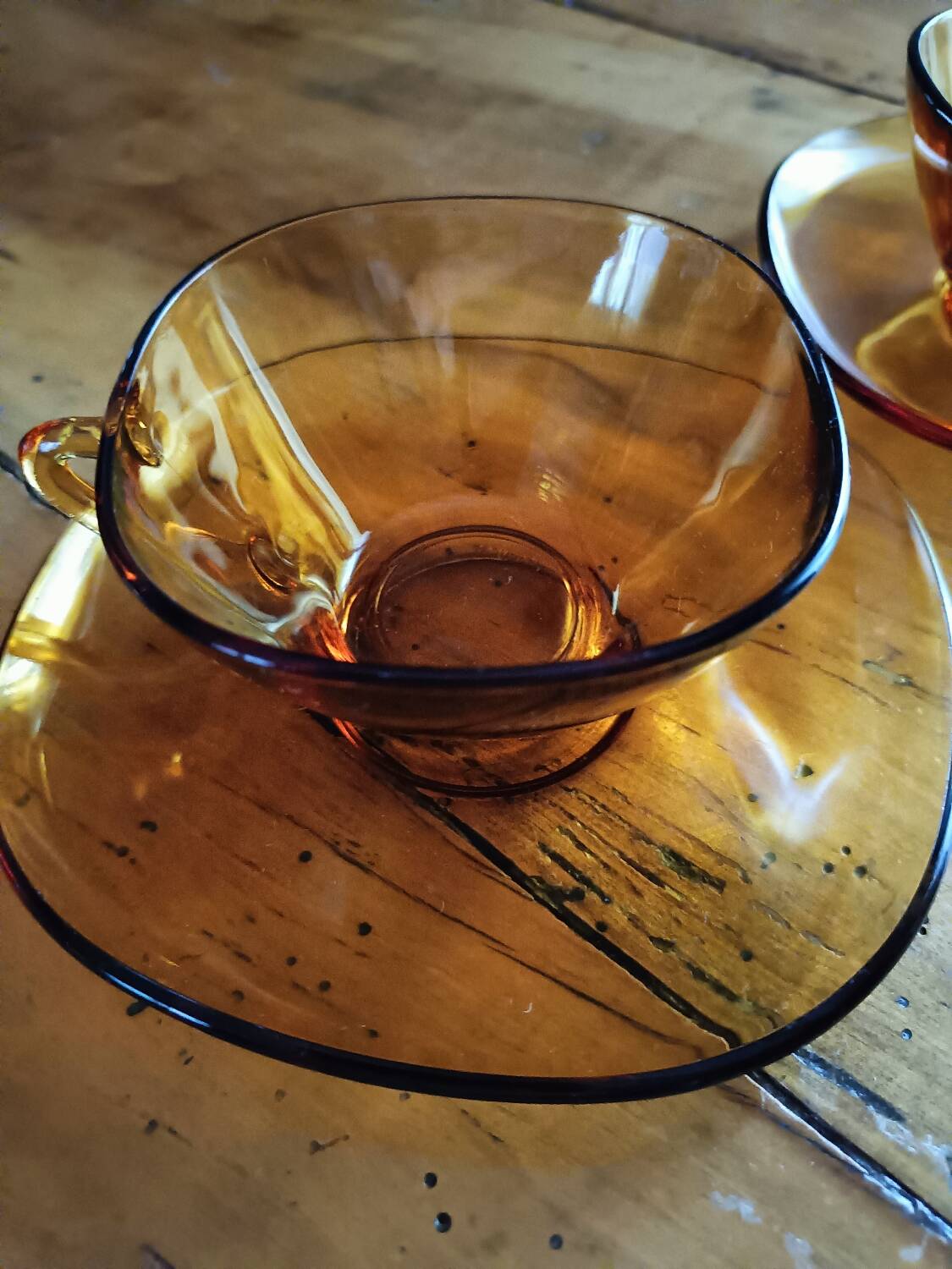 2 coffee cups and saucers Vereco