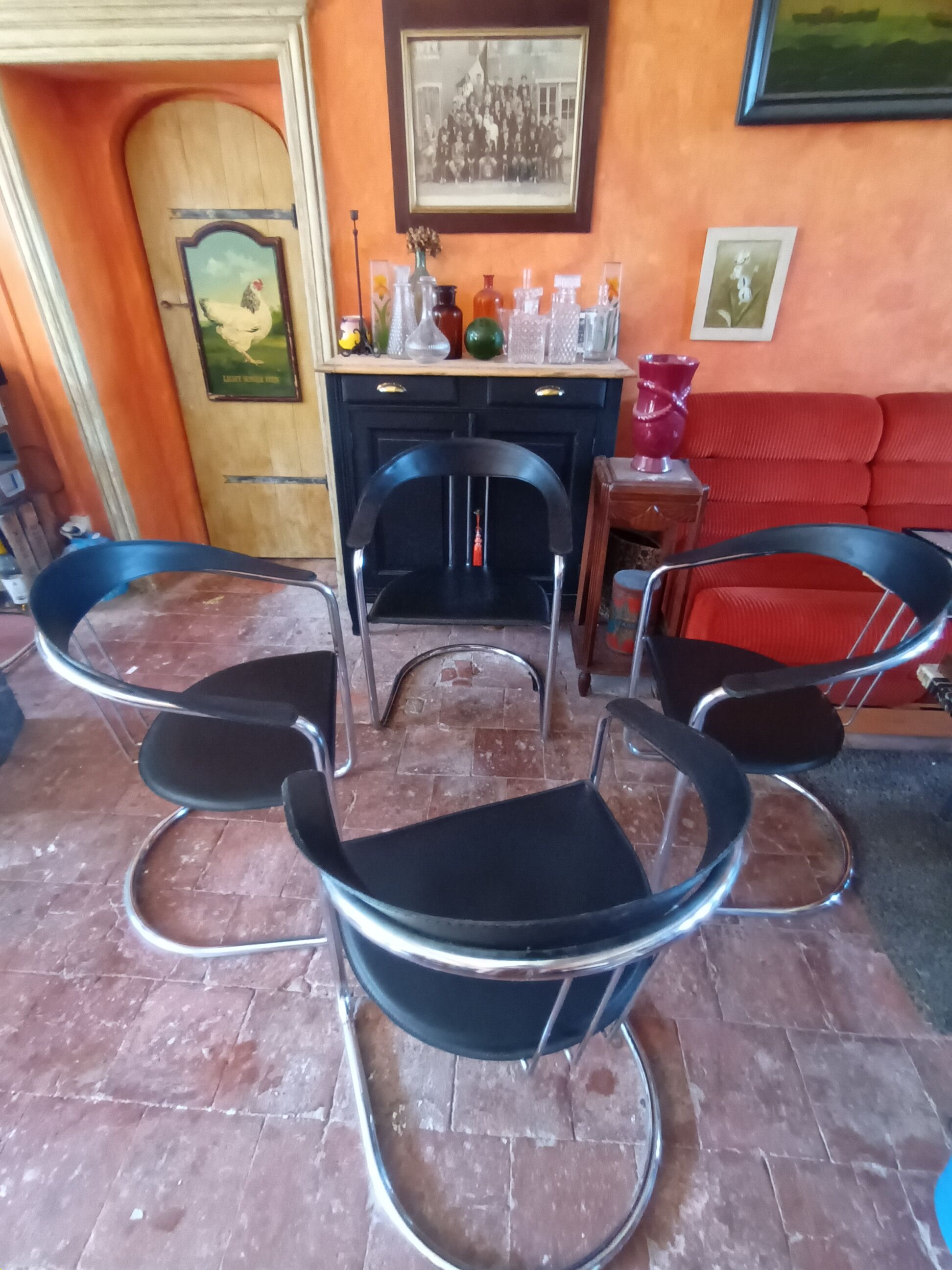 Quatre chaises avec accoudoirs style Arrben