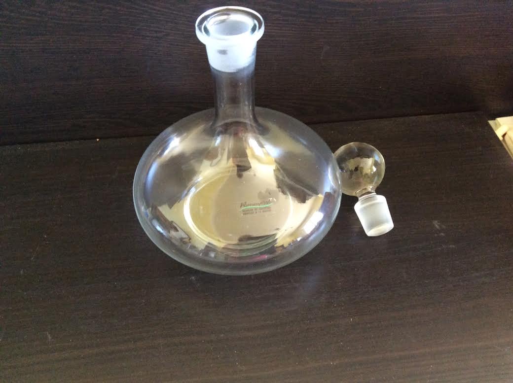 Mouth-blown glass decanter