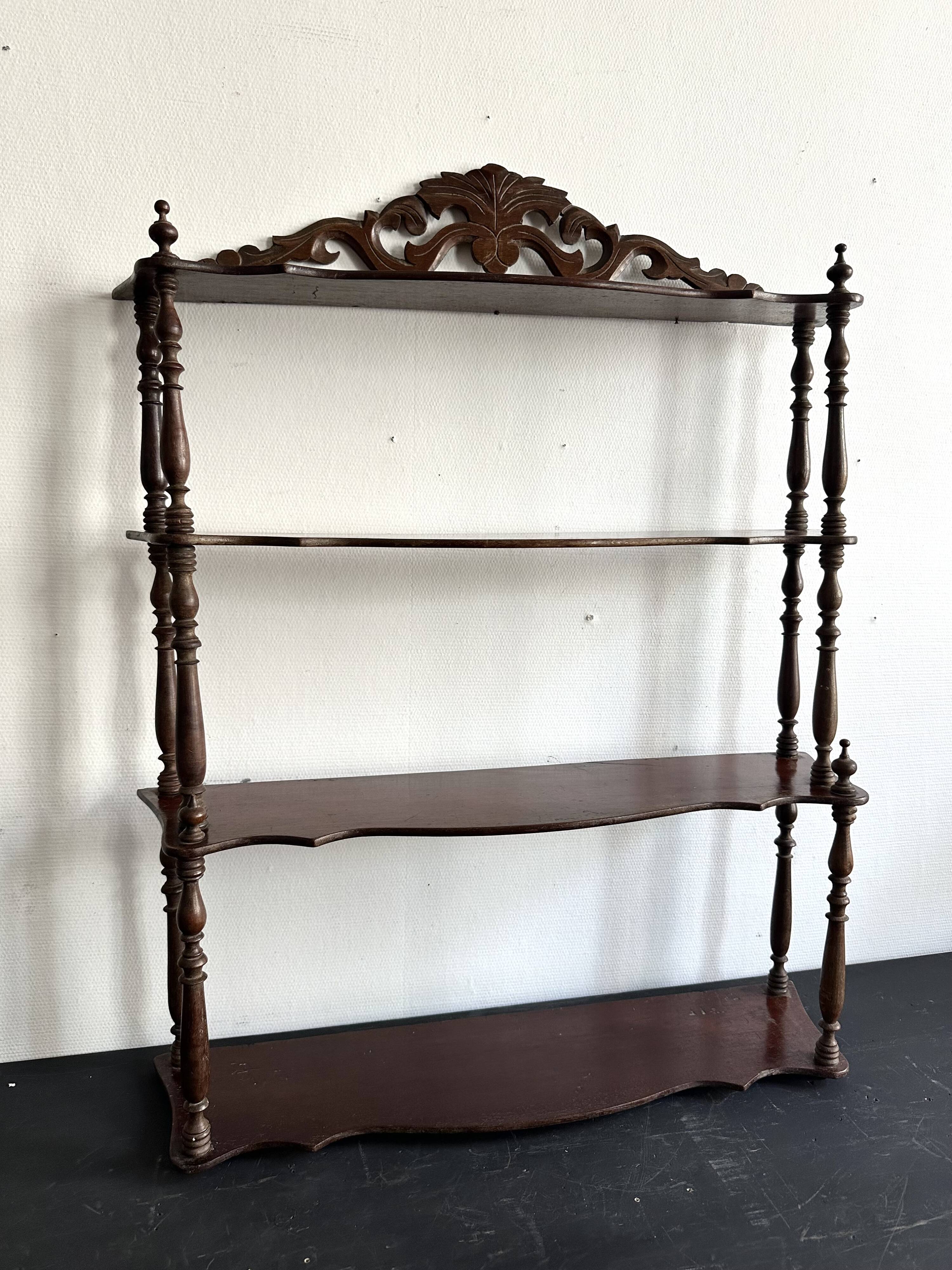Large Napoleon III shelf in turned wood with a pediment.