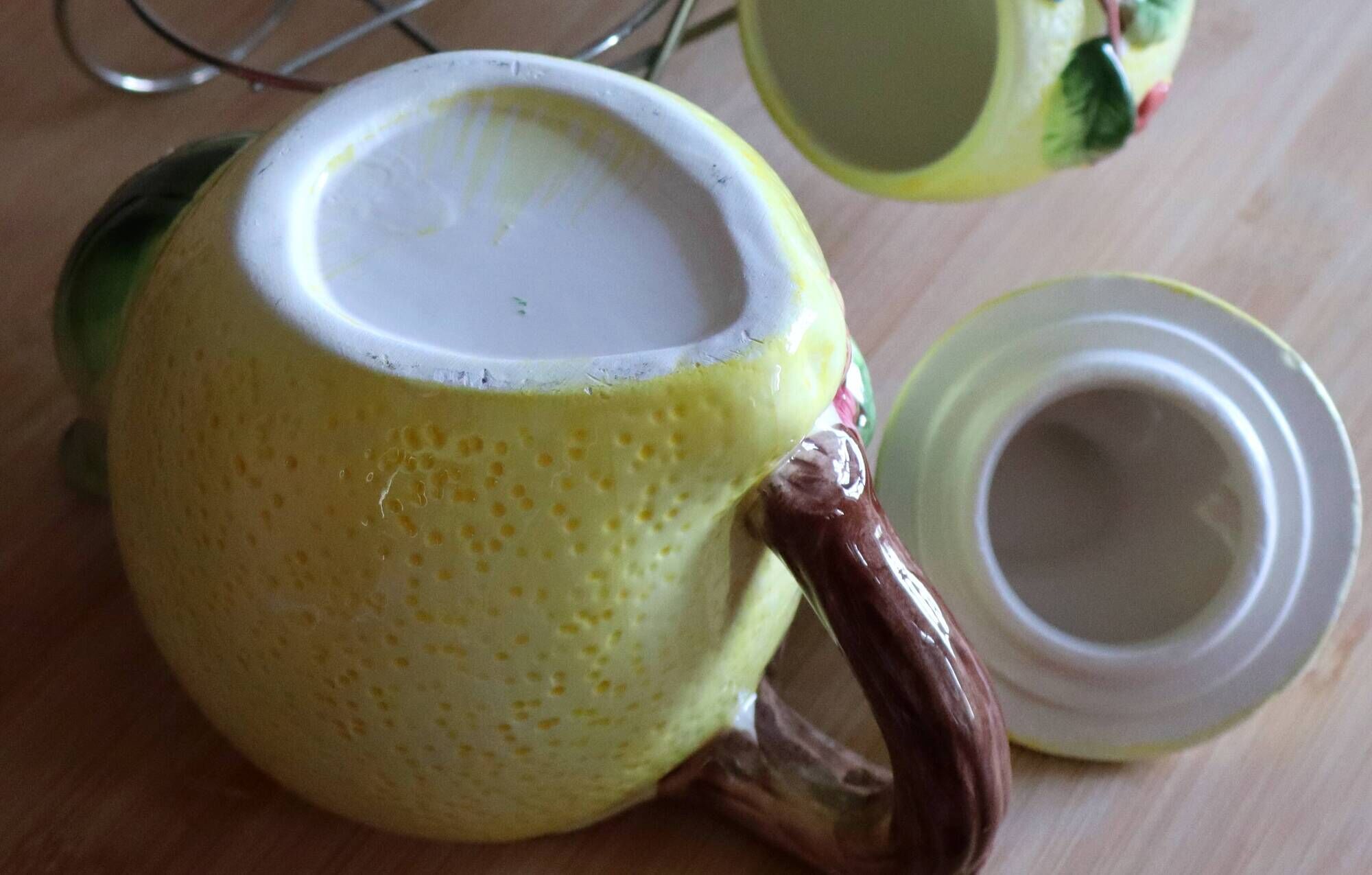Tea / coffee service in earthenware "Lemon" on display – 15 pieces