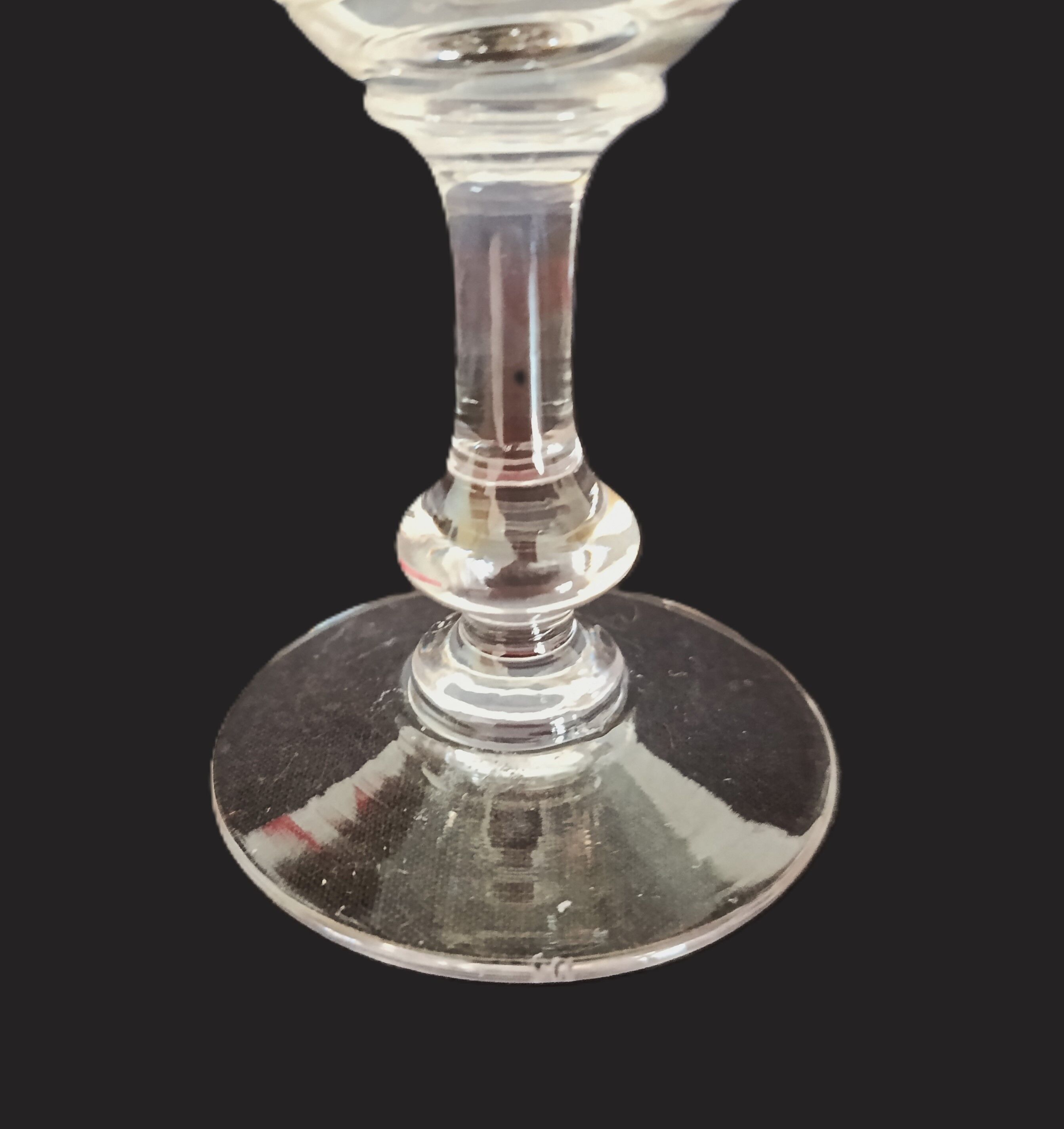 9 crystal white wine glasses from St. Louis model Cléo and their decanter.