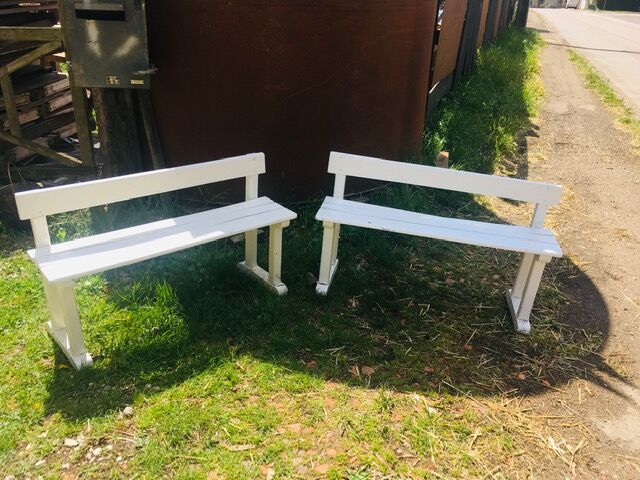Couple of beautiful garden benches from a school '50s in beech and chain low folder