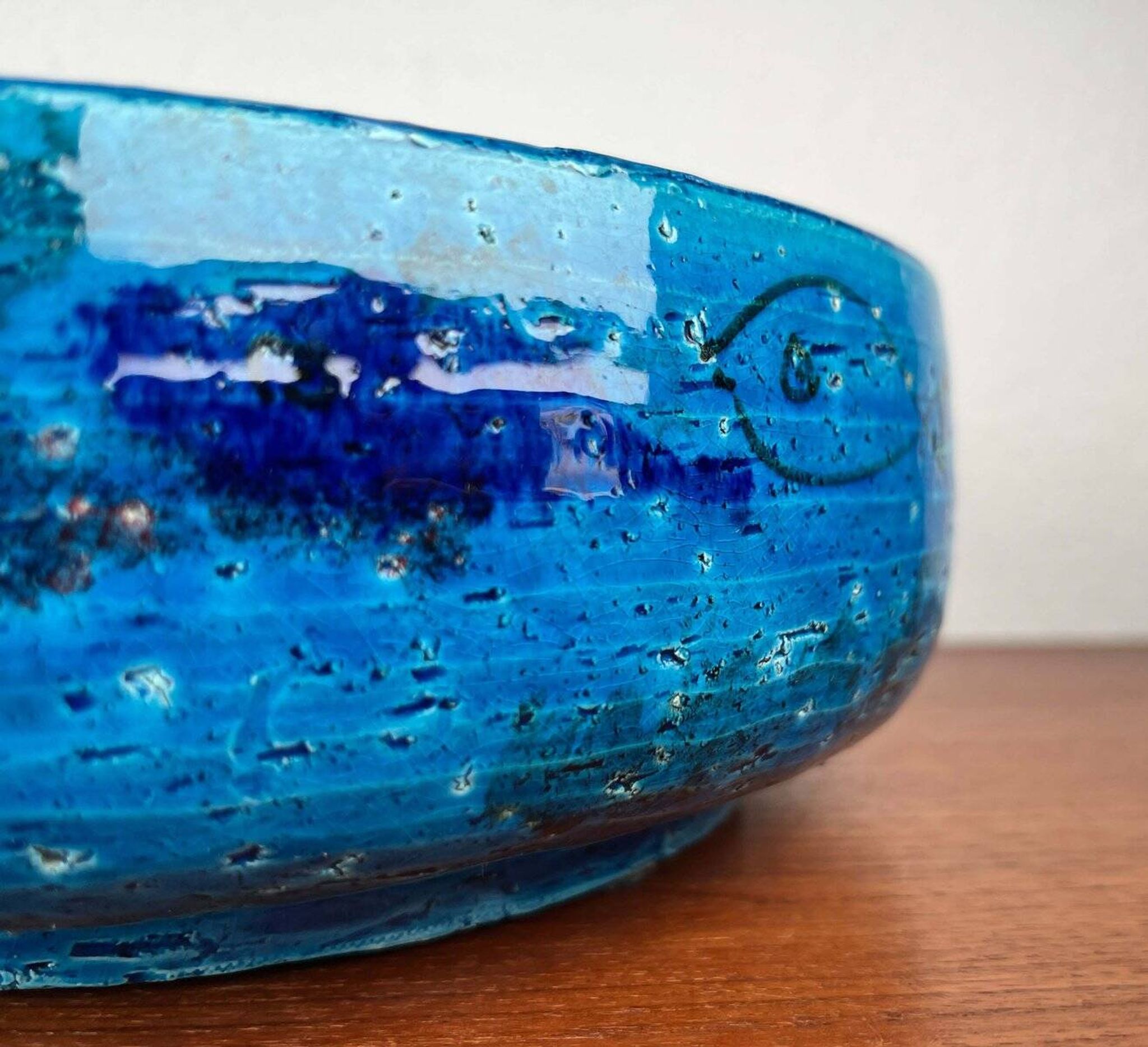 Bowl in the shape of a fish, modern fish from the mid-century by Aldo Londi for Bitossi, Italy, 1960s.