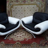 Paire de fauteuils en skai
