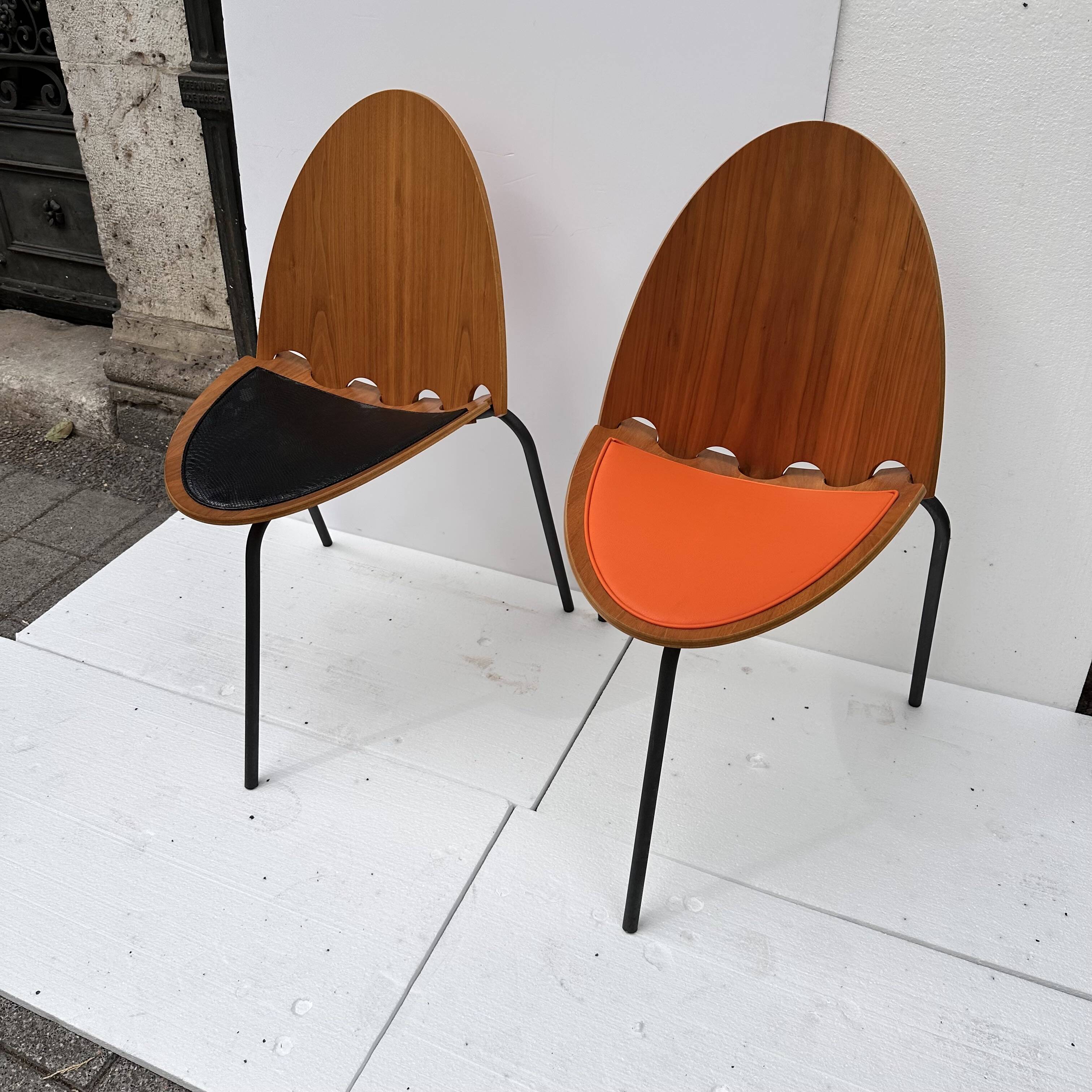 Set of "A6" chairs, Joseph-André Motte for Steiner, wood and leather, 2000s – France