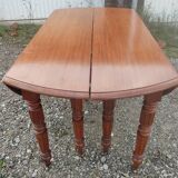 Large table, dining room, with 5 extensions, 8 feet.wood