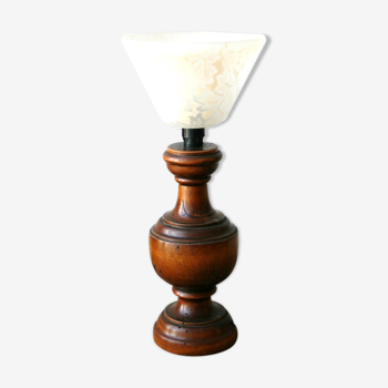 Wooden table lamp, patterned glass lampshade