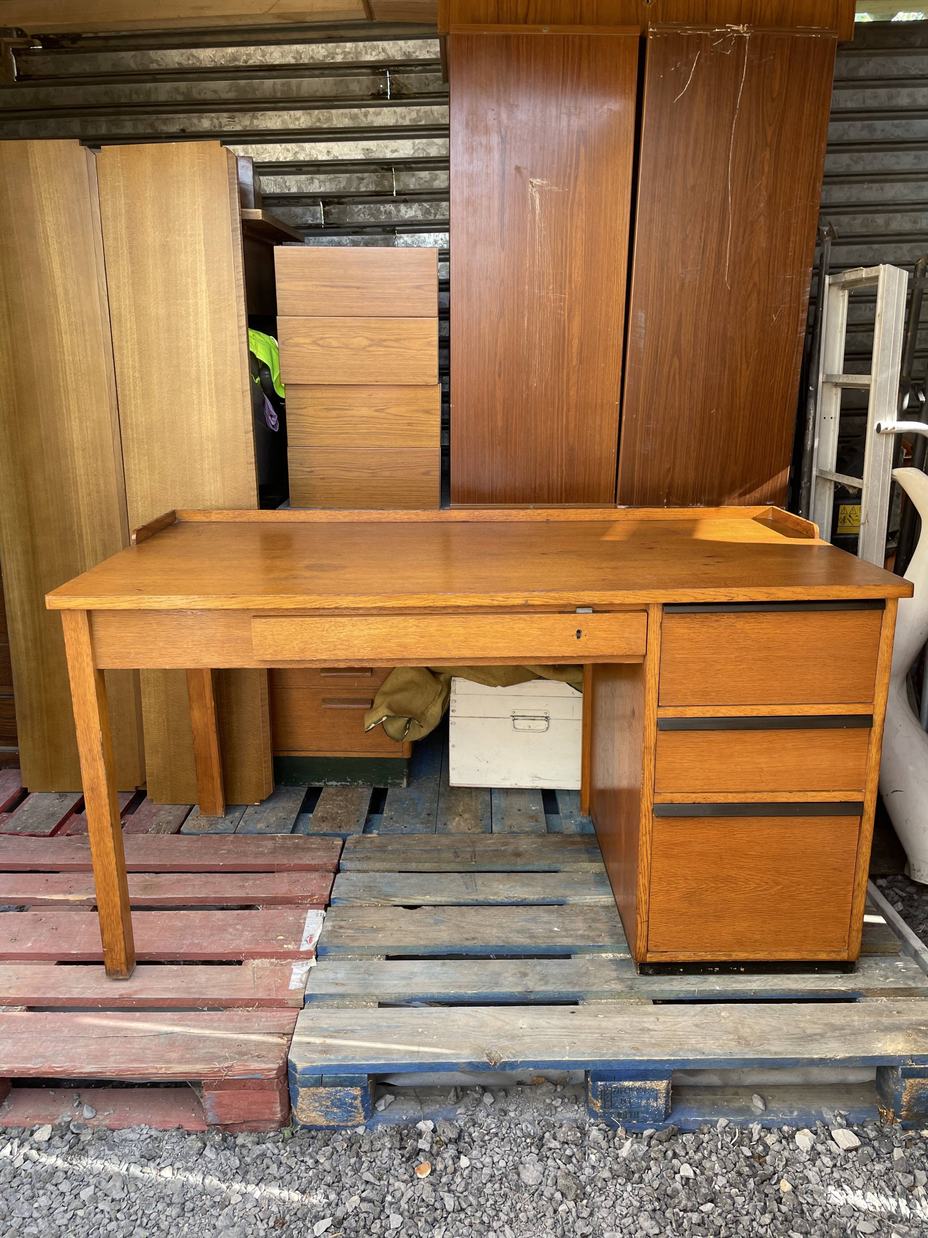 Vintage office year 50