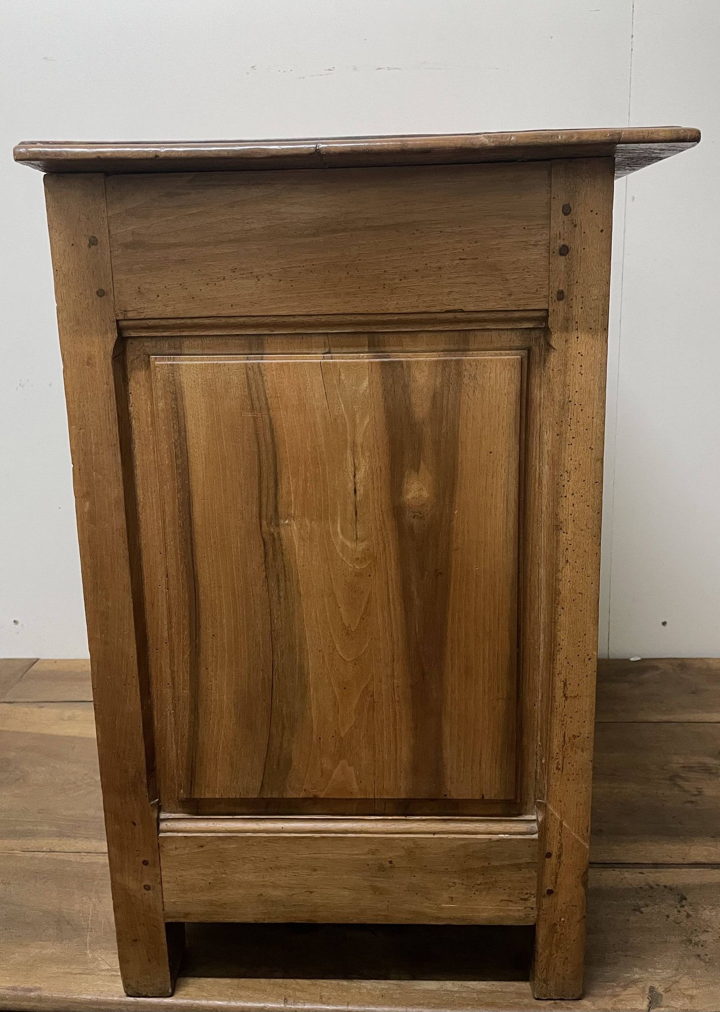 Small Community Furniture in Walnut from the end of the 18th century