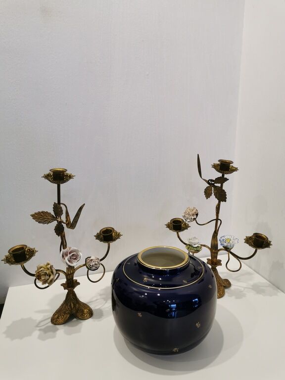 Paire de candelabres d'église fleurs céramique