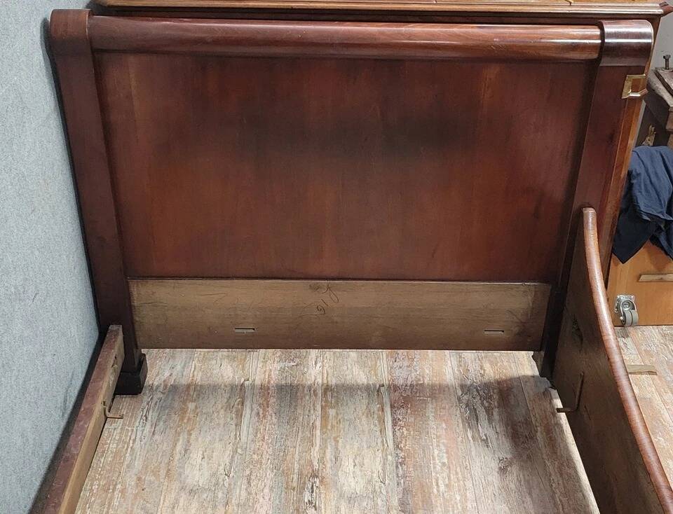 Rare Empire period mahogany bed with gilt bronze profiles circa 1800