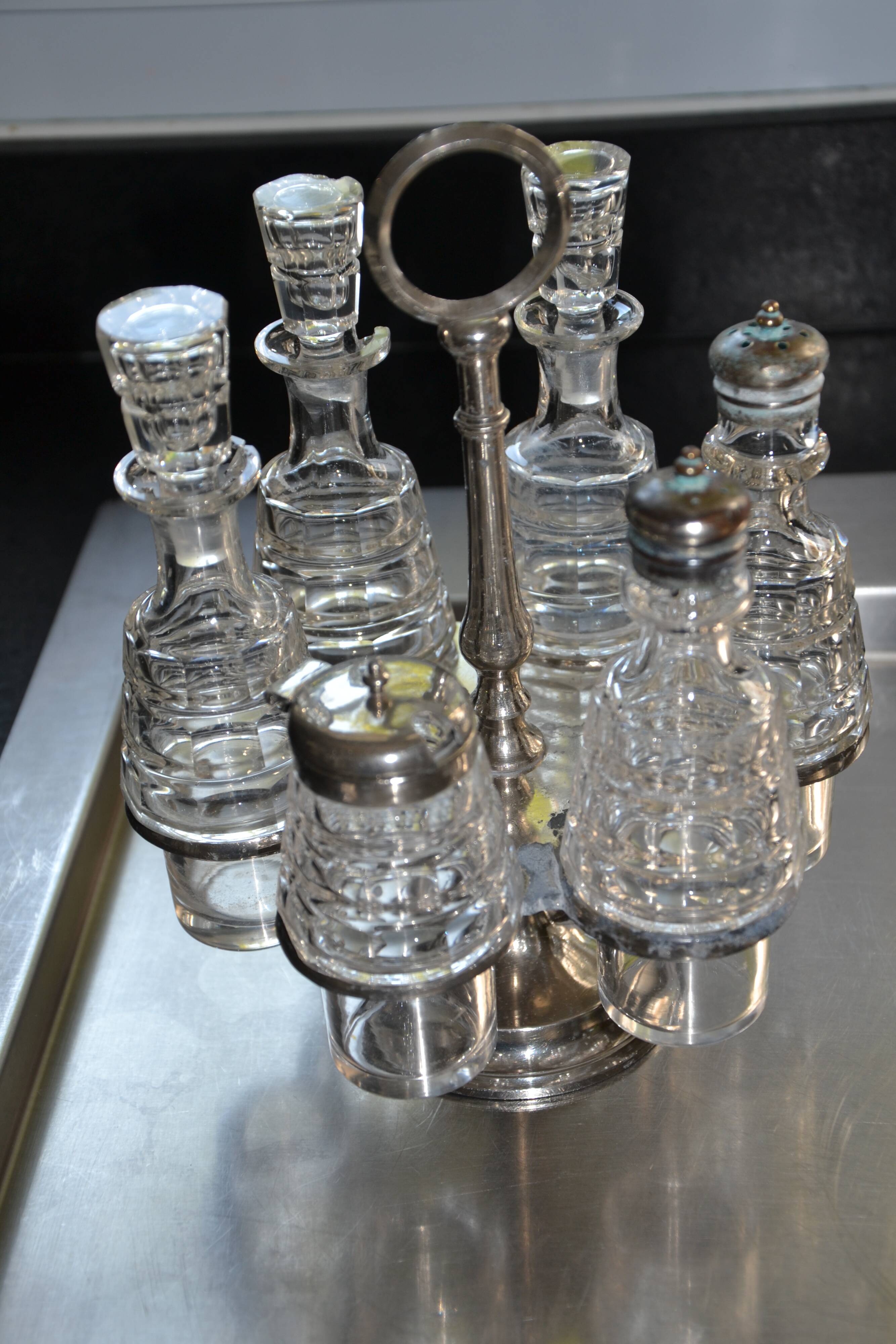 Silver-plated oil and pepper server in Art Deco style.