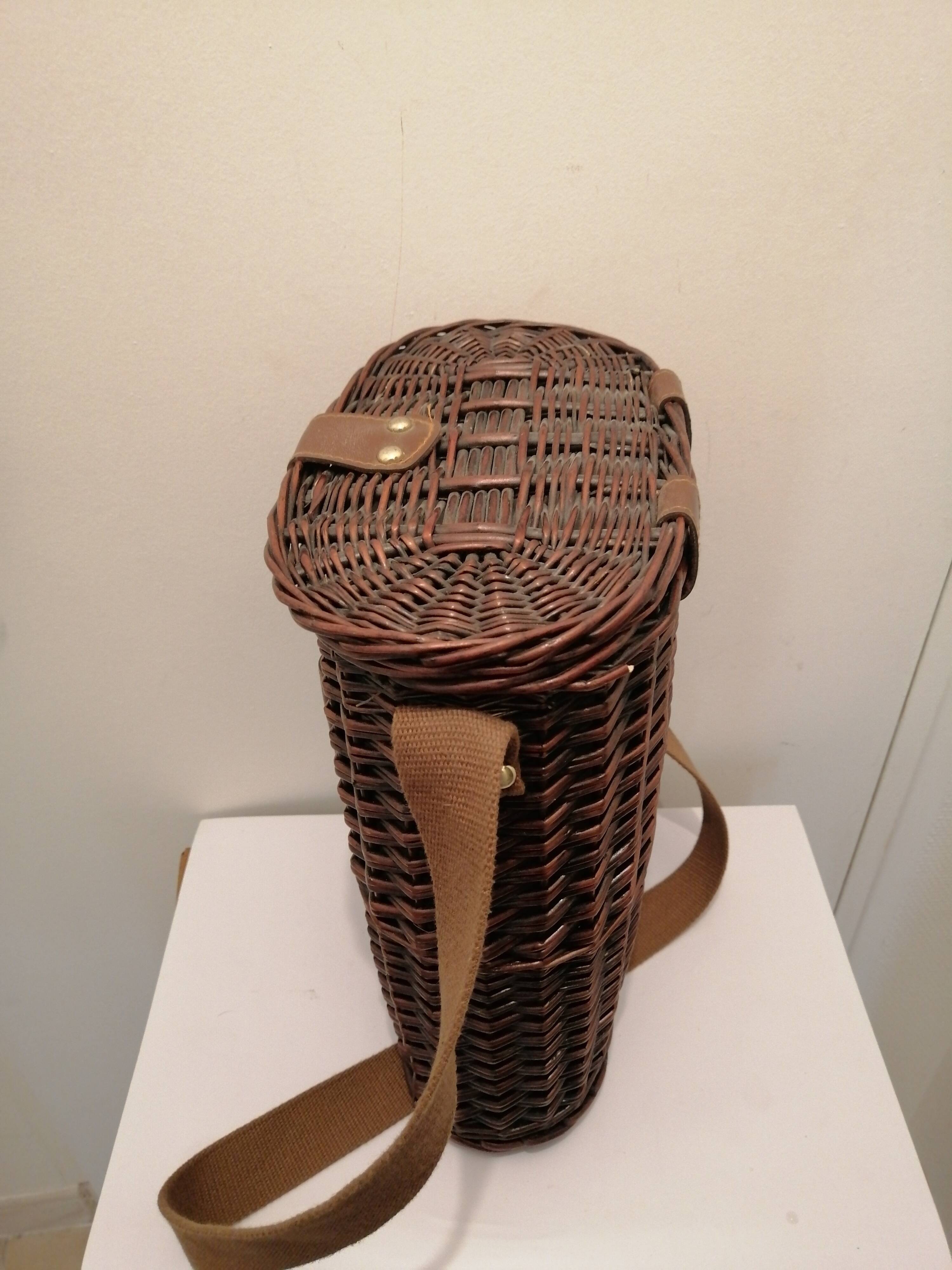 Wicker wine bottle holder basket