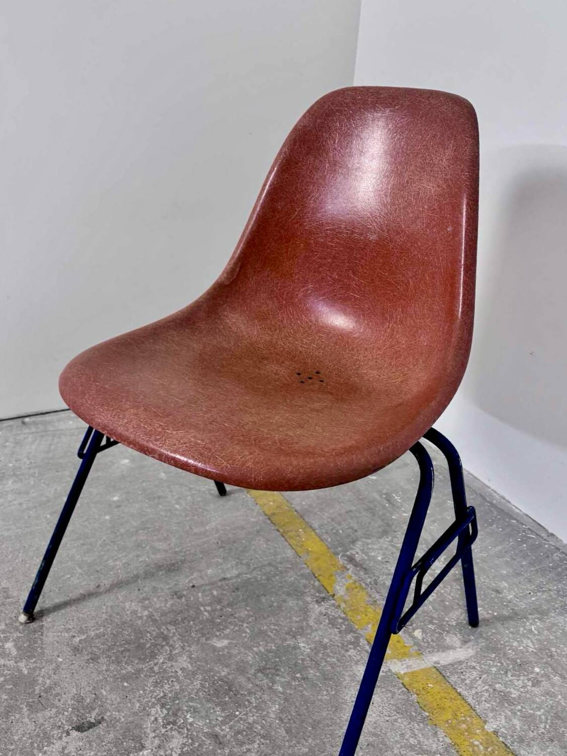 Lot of 4 Eames DSS chairs in fibre H Miller