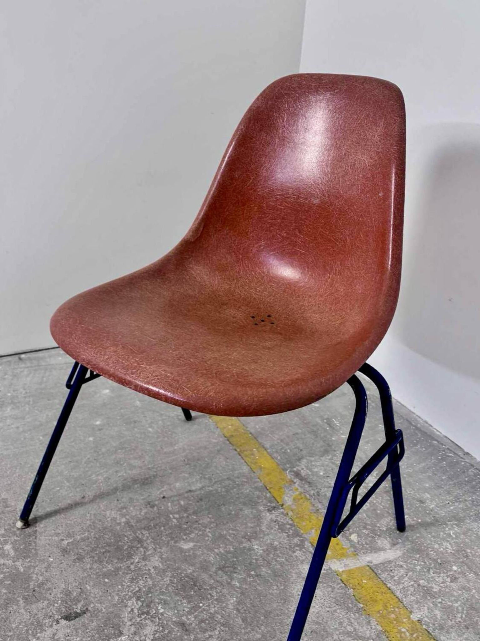 Lot of 4 Eames DSS chairs in fibre H Miller