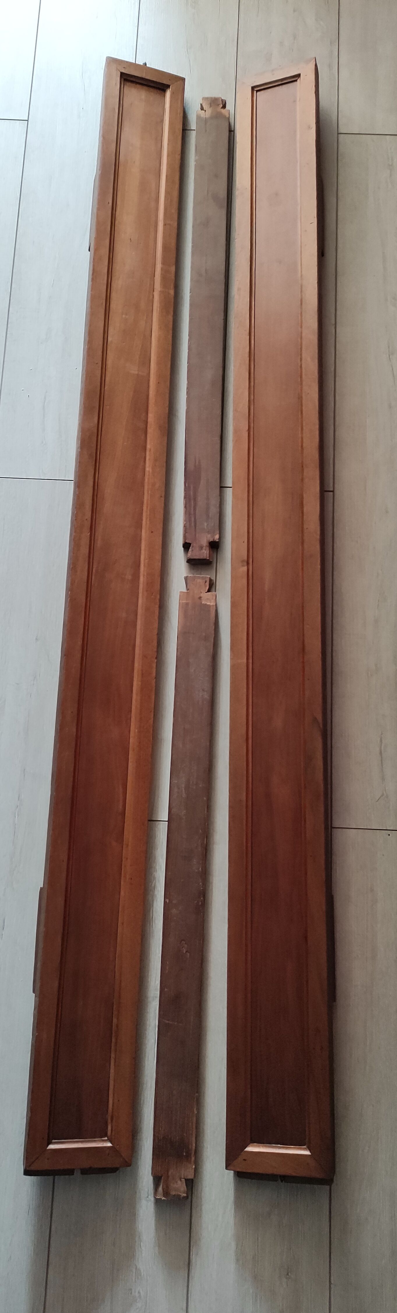 Ancient bed frame in solid walnut