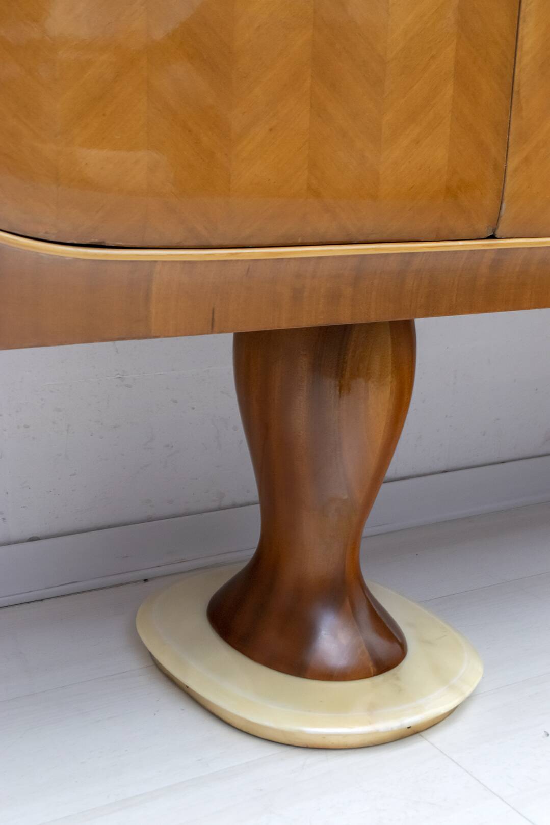 Vittorio Dassi Mid-Century Modern Italian Mahogany Cabinet Bar, 1950s