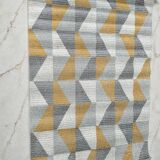 Elegant tricolor rug with geometric pattern