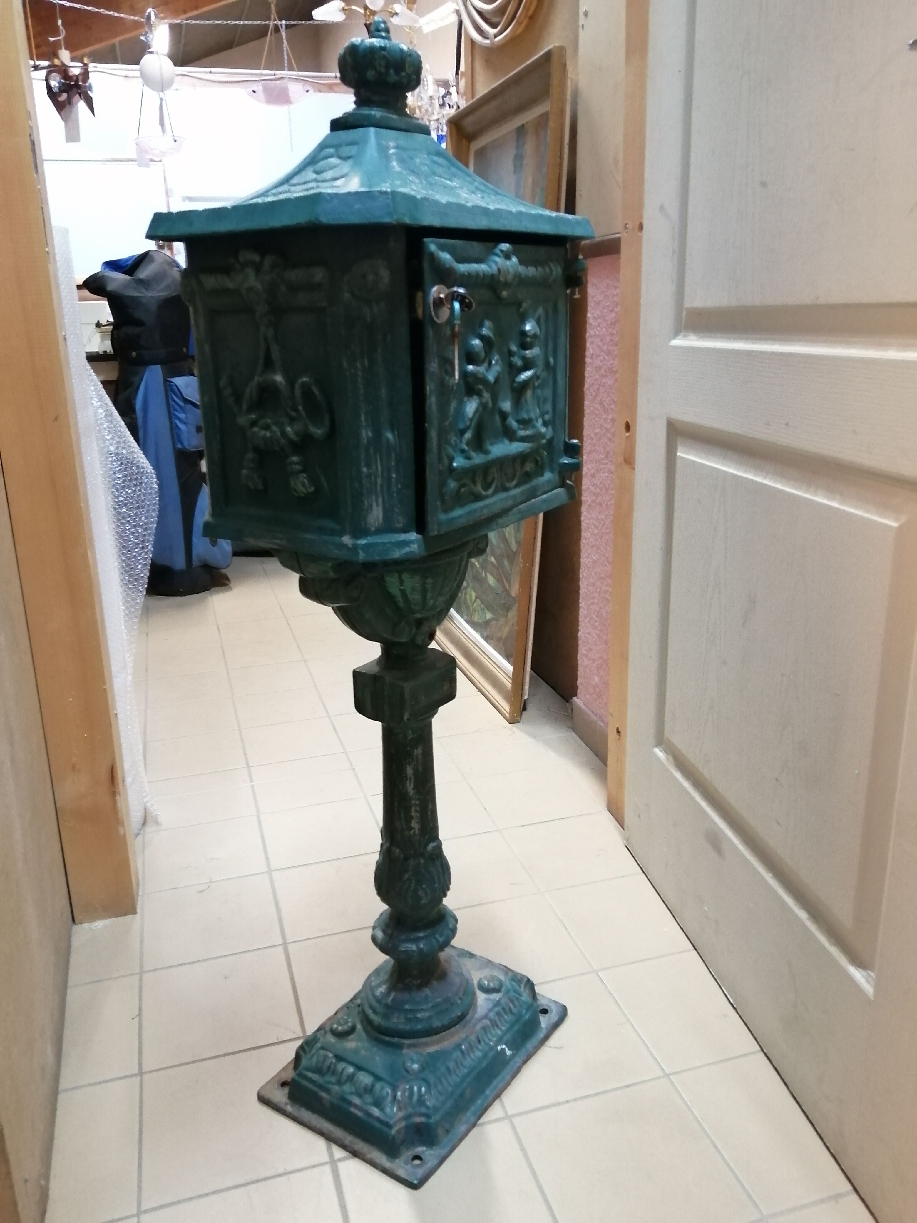 Old cast iron mailbox "Relais de Poste"