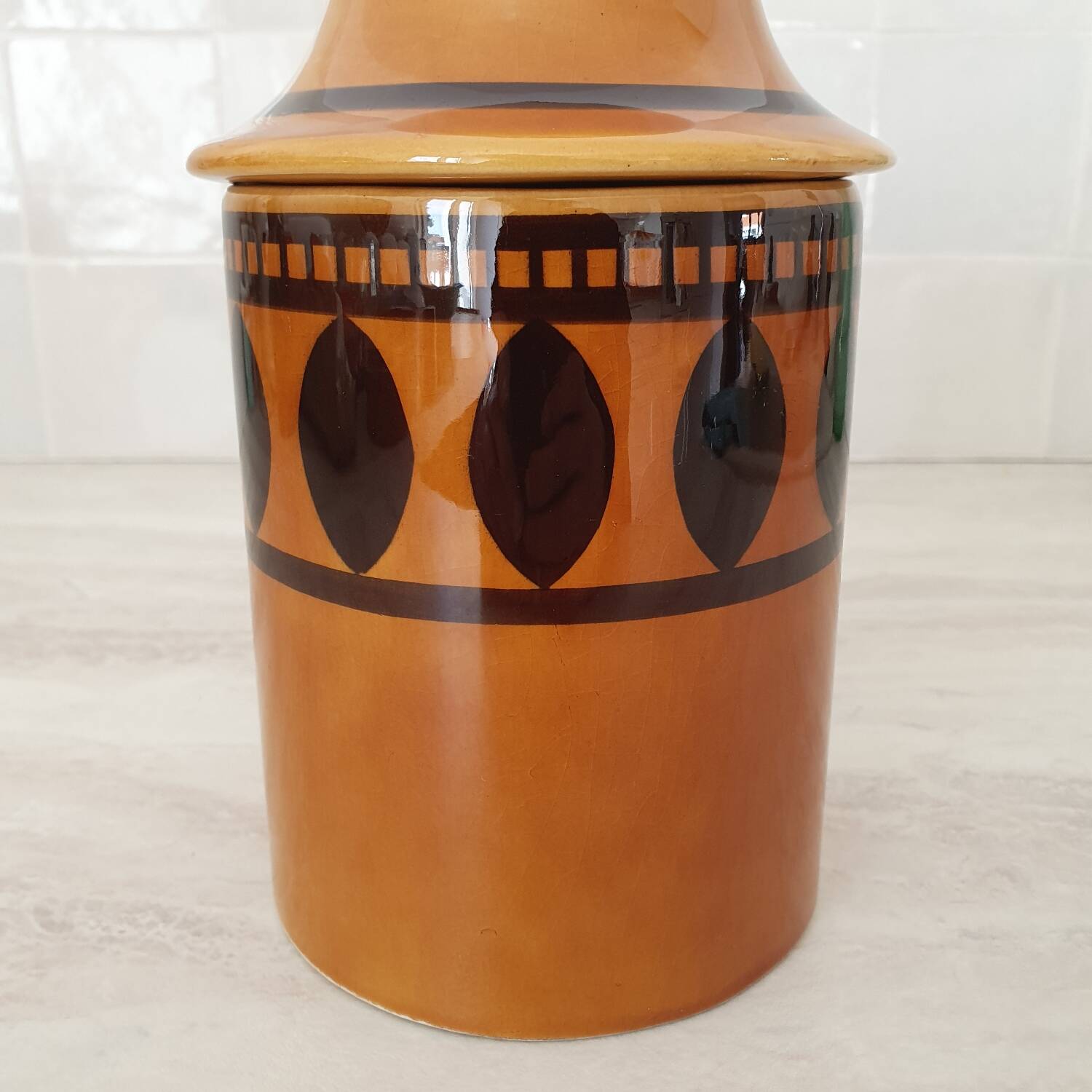 Lonchamp / Pot and its ceramic lid