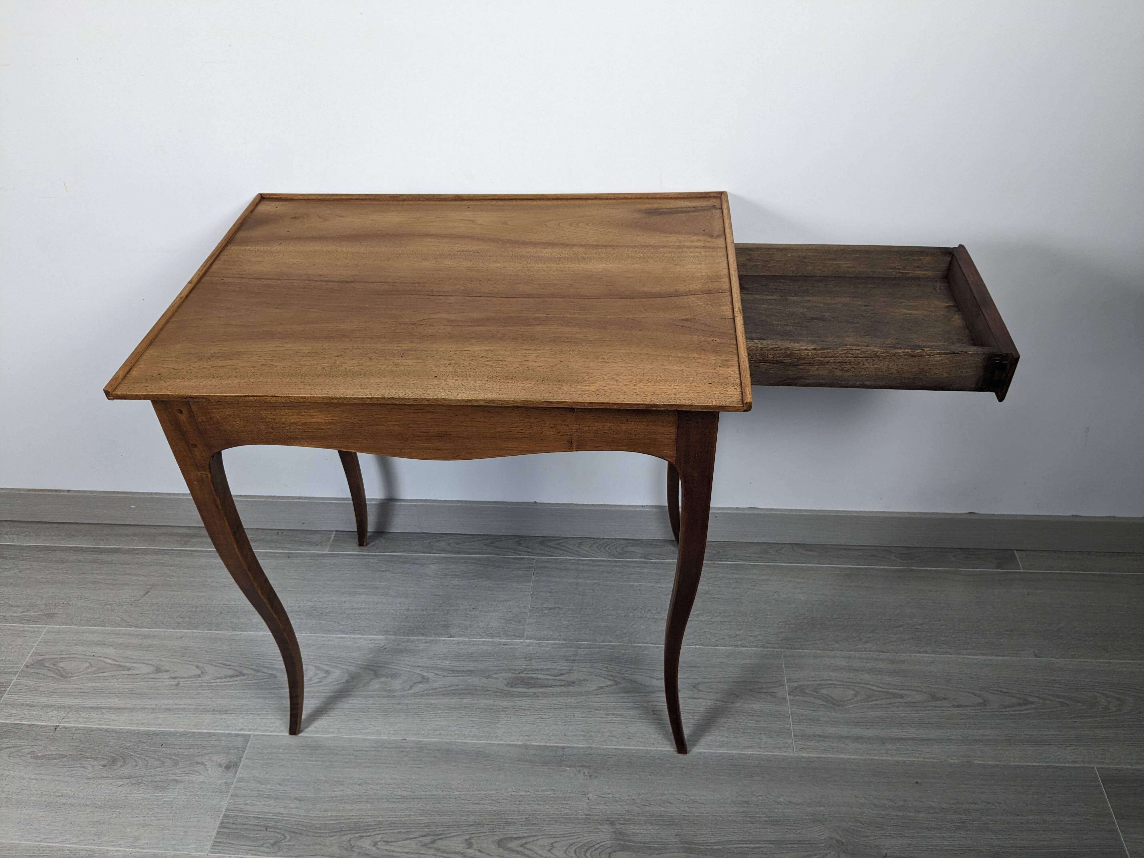 Table d'appoint de style Louis XV