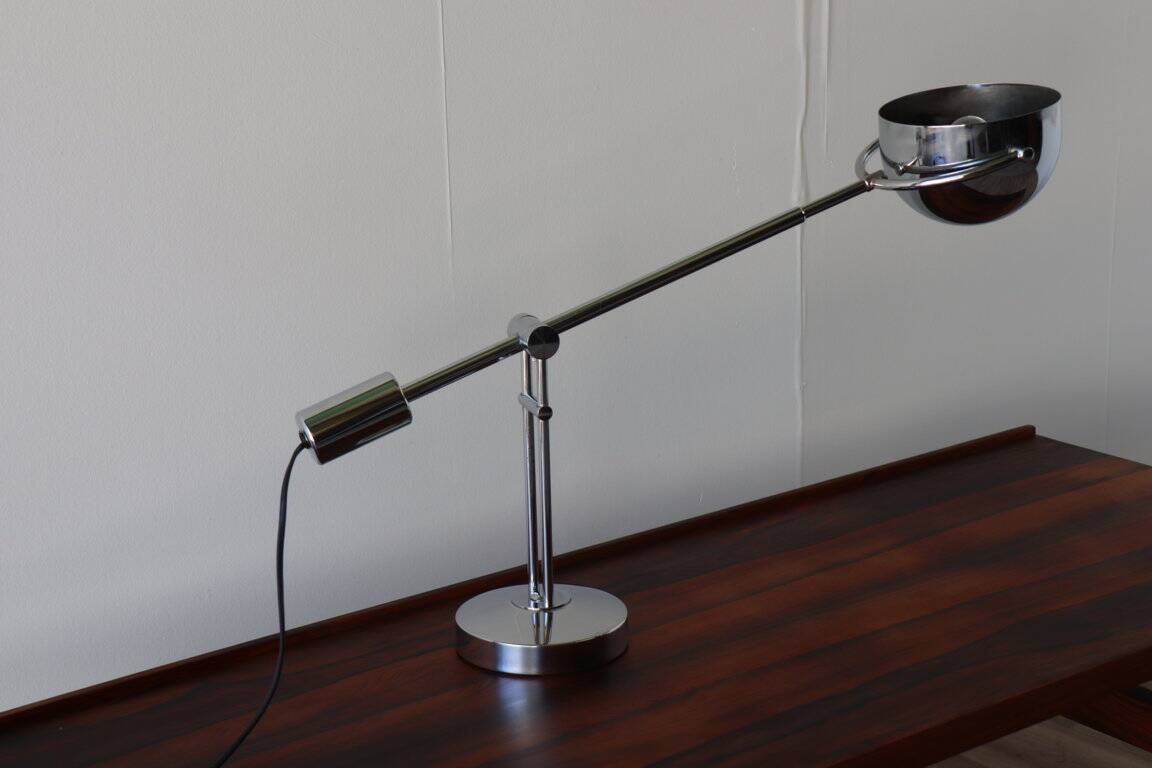 Solere Paris desk lamp with chrome metal pendulum, 1980s