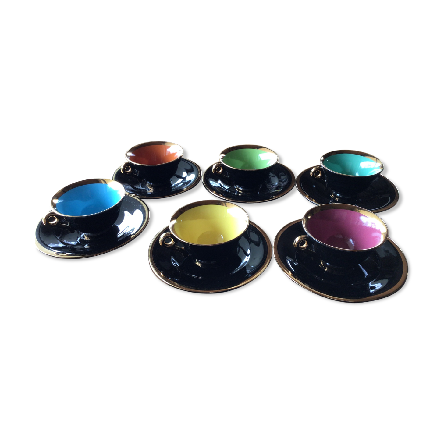 6 Black cups and colors Salins la Baule with saucers