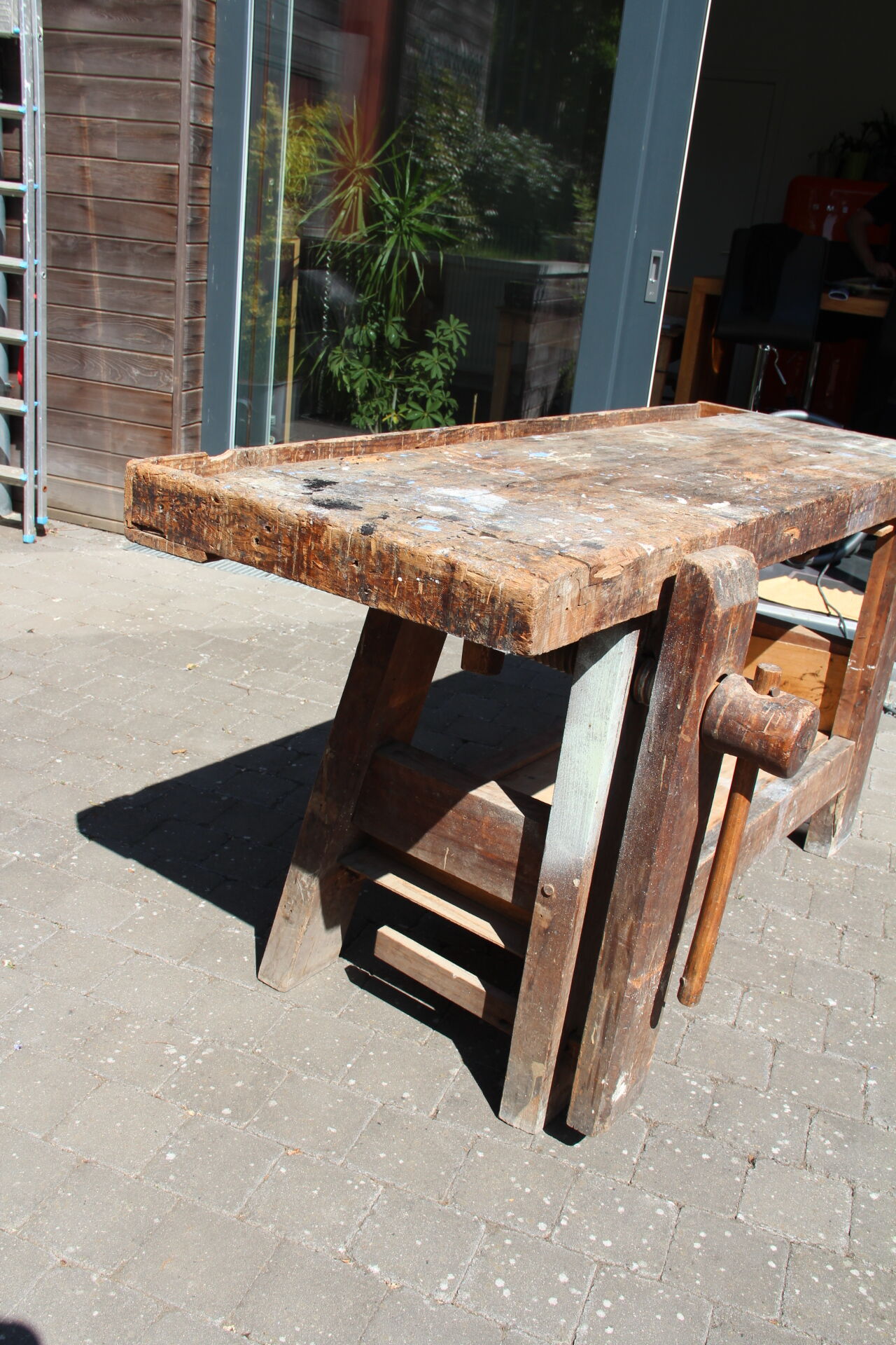 Industrial establishment with old vice 170 cm