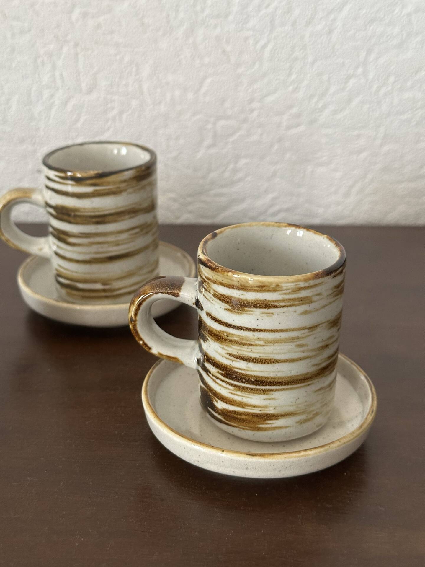 Set of 6 vintage glazed stoneware cups and saucers from the 1950s, new.