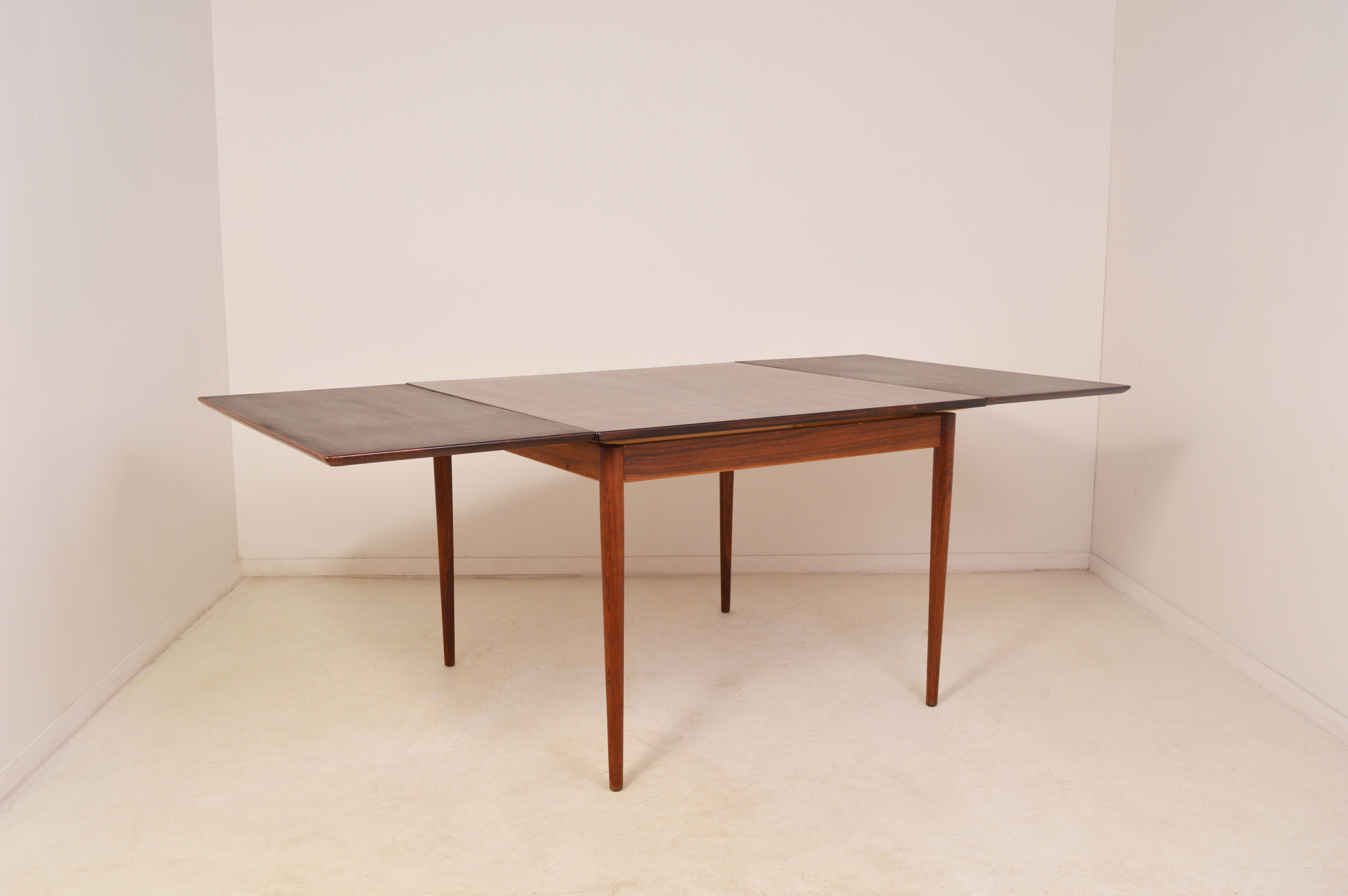 Scandinavian extendable rosewood dining table - 1960