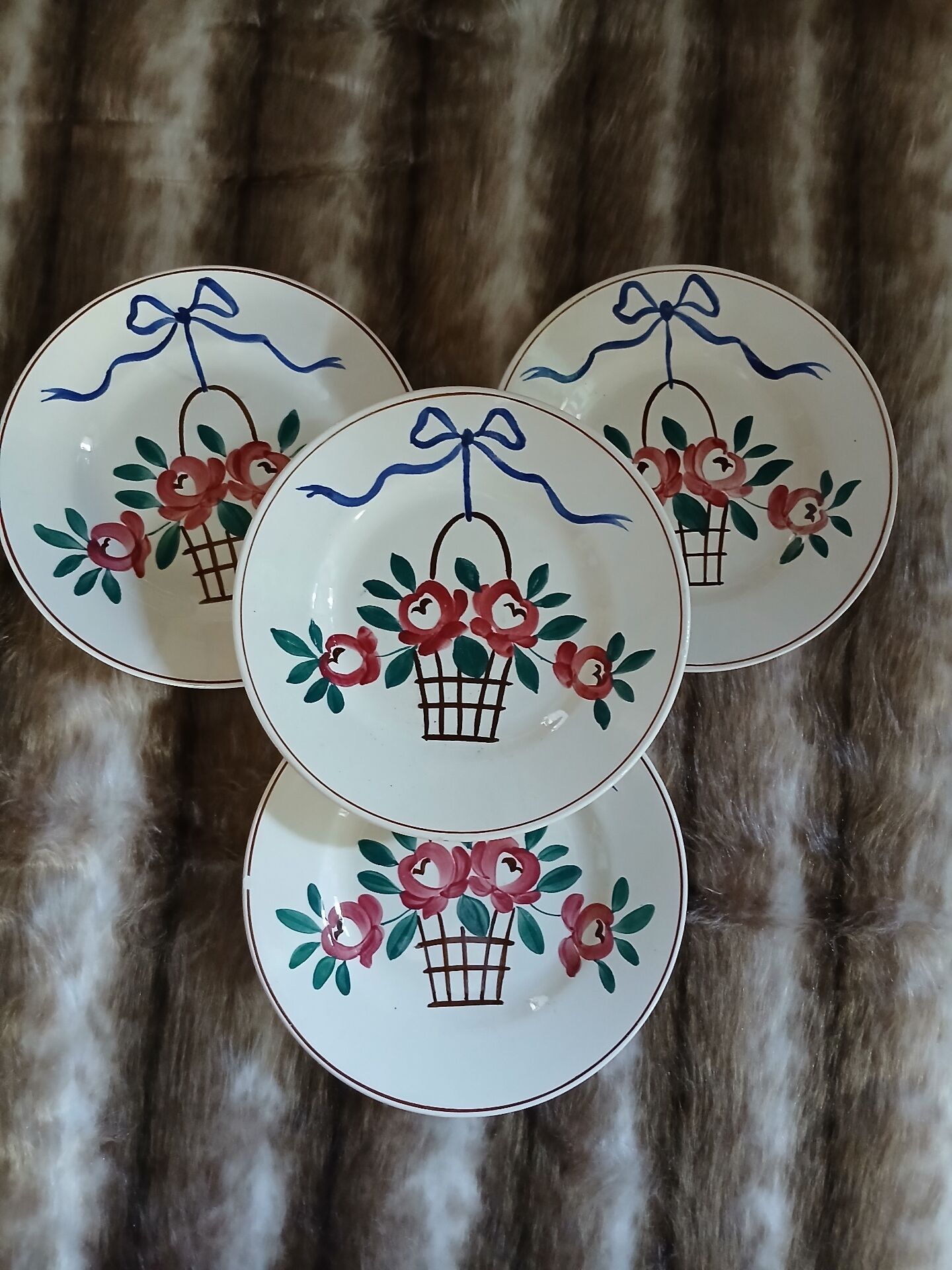 4 antique Longchamp dessert plates