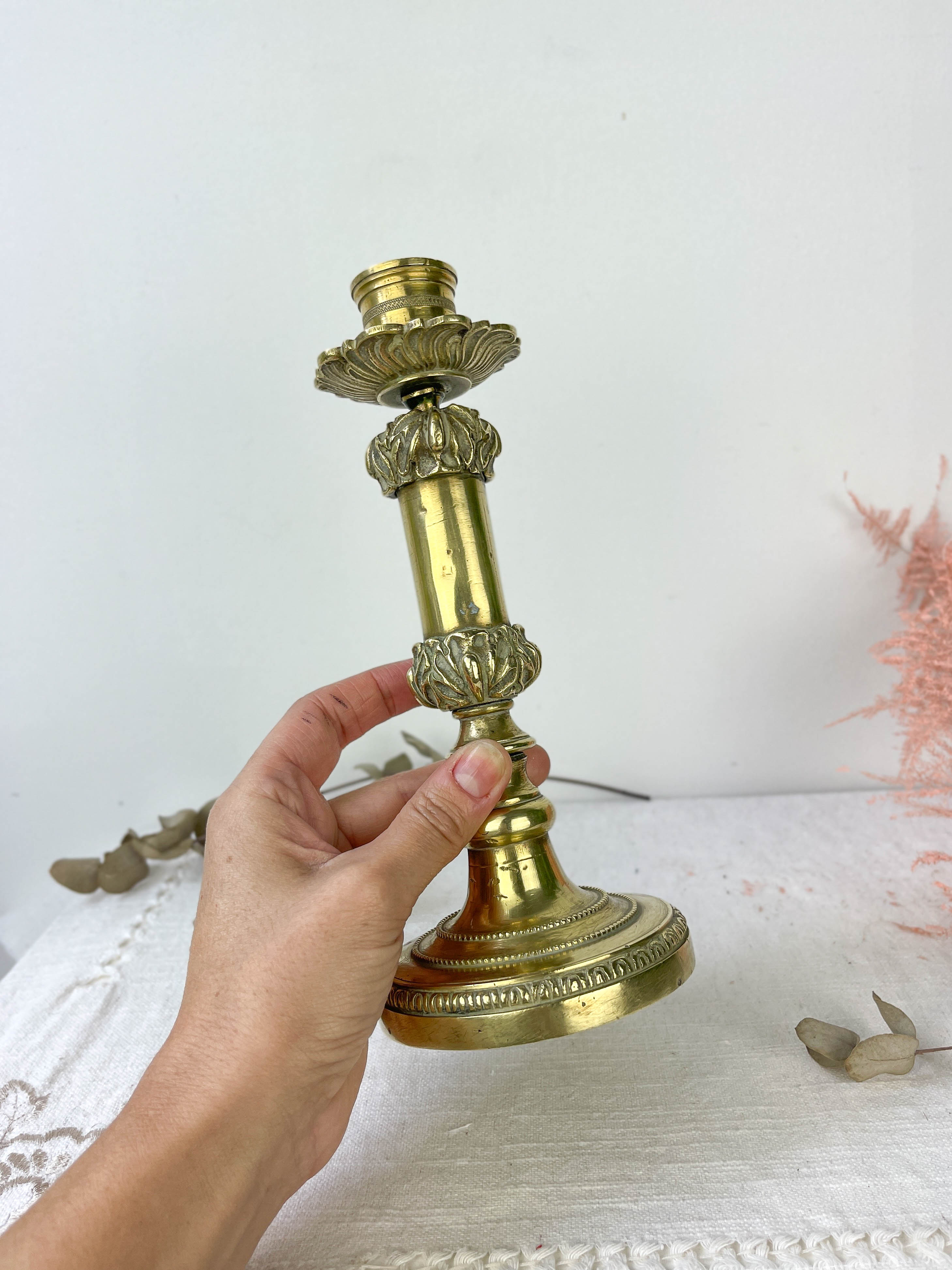 Candle holder in chiseled bronze Louis XVI style