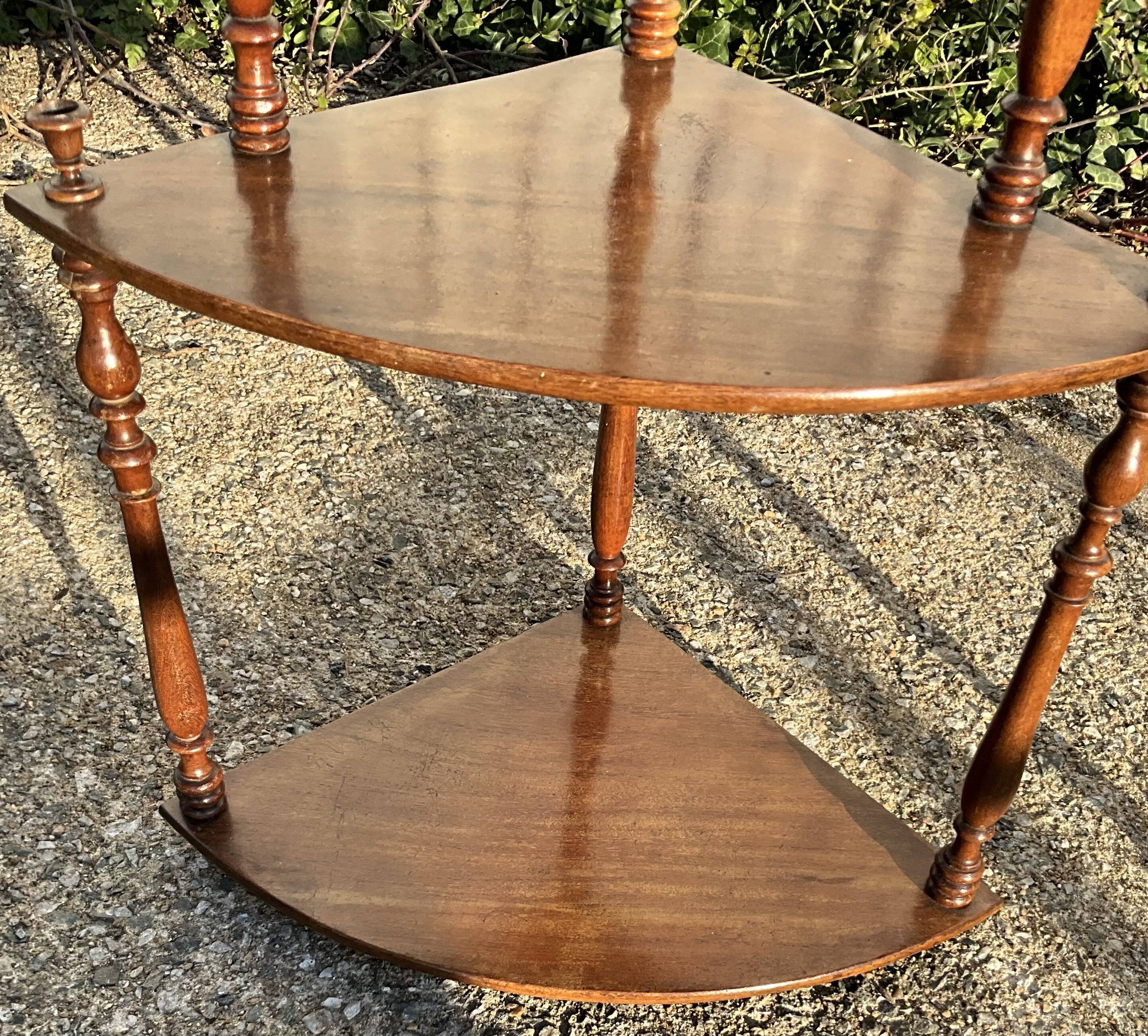 pair of corner wall brackets, Louis-Philippe style, in mahogany.