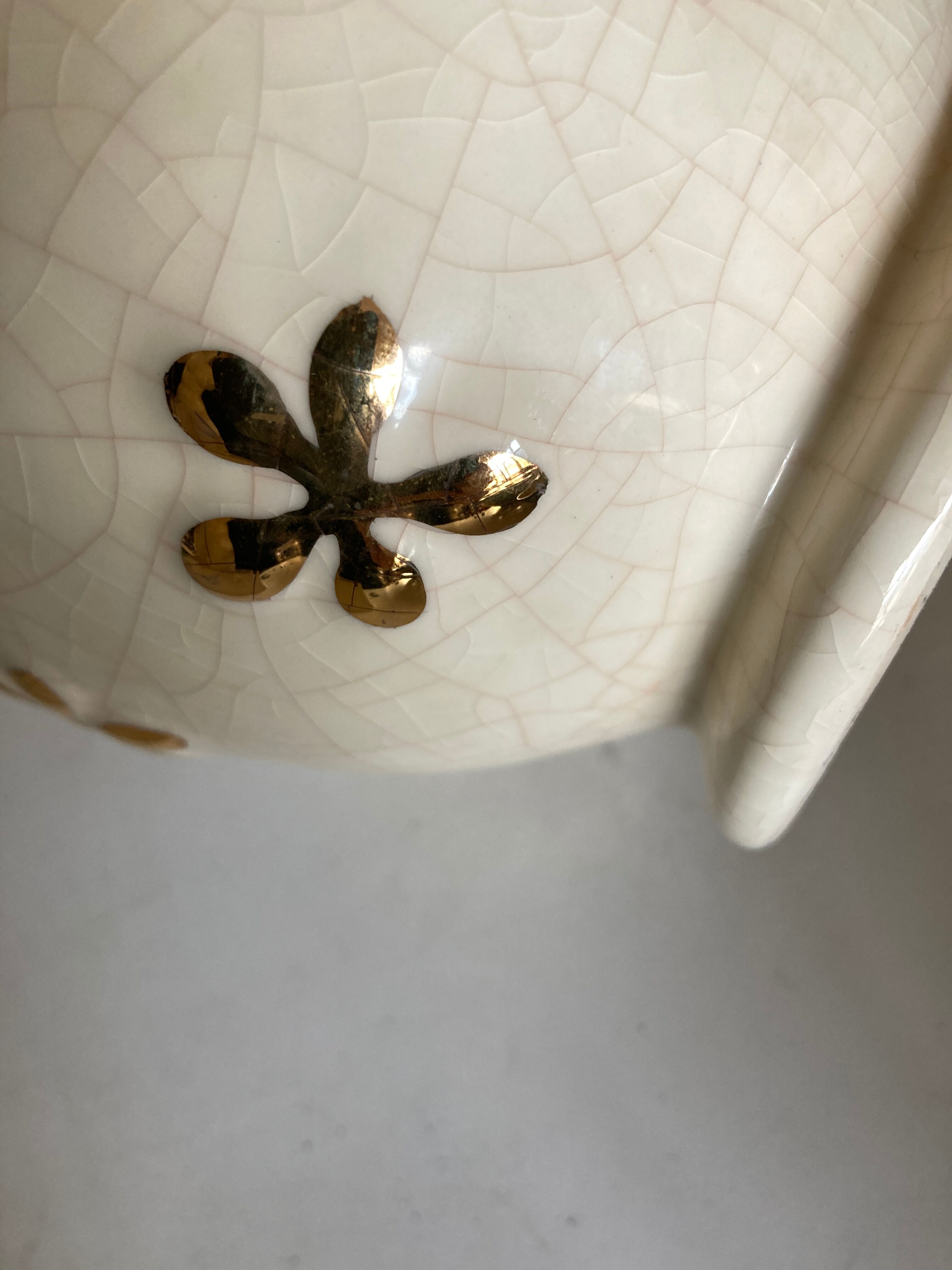 Vase en céramique faïence de Longwy 1960 fleurs or