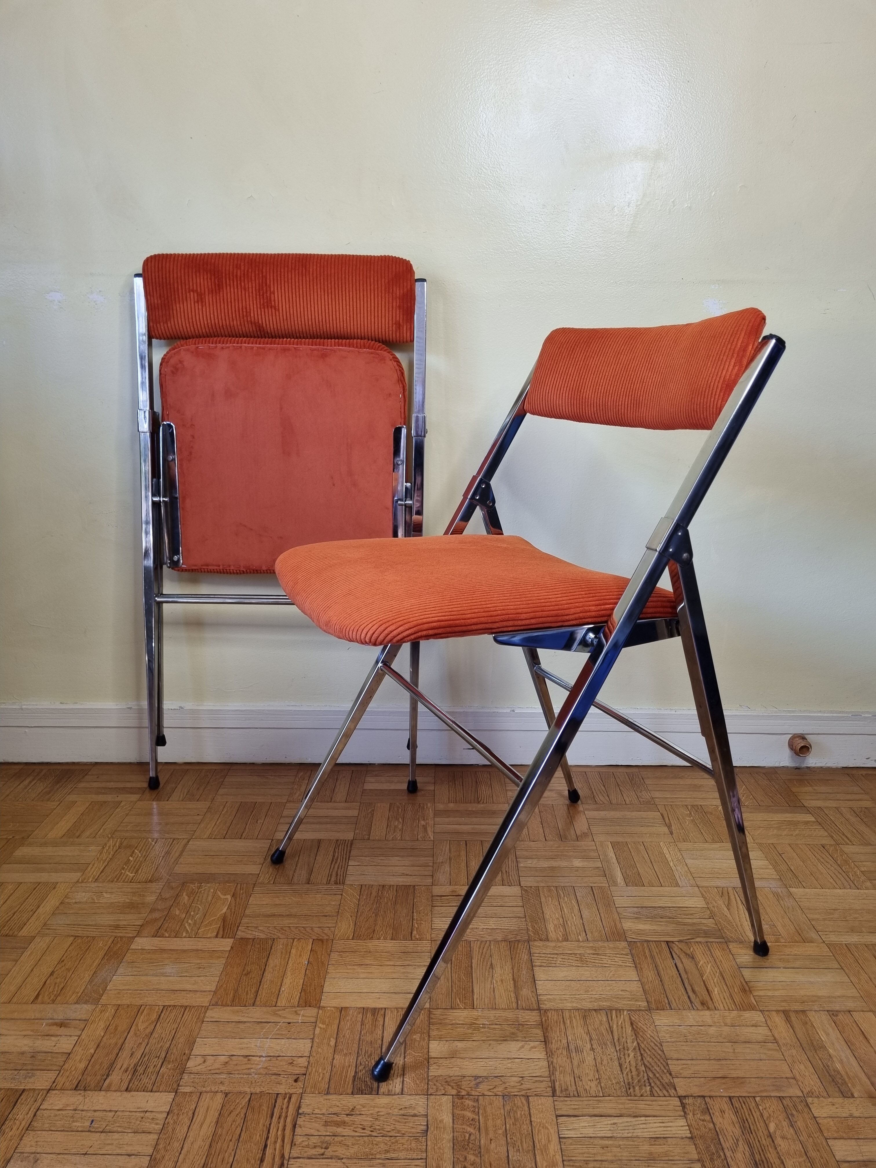 Pair of vintage folding chairs in chrome-plated steel, 70s, restored